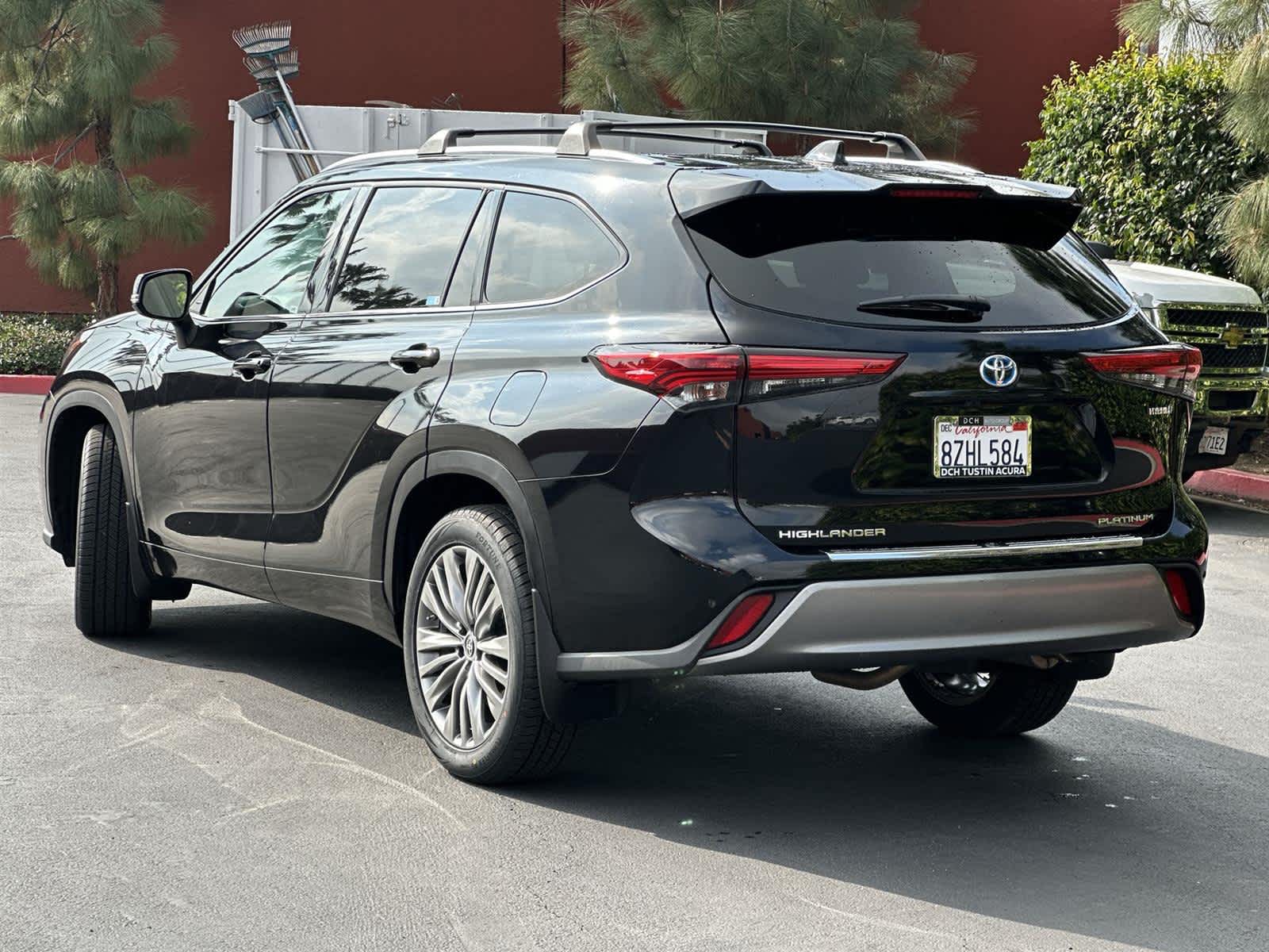 Thumbnail: 2022 Toyota Highlander - 4