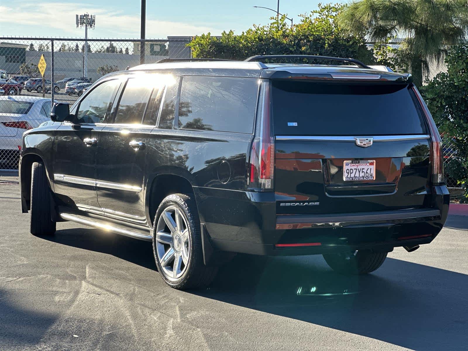 Thumbnail: 2016 Cadillac Escalade - 4