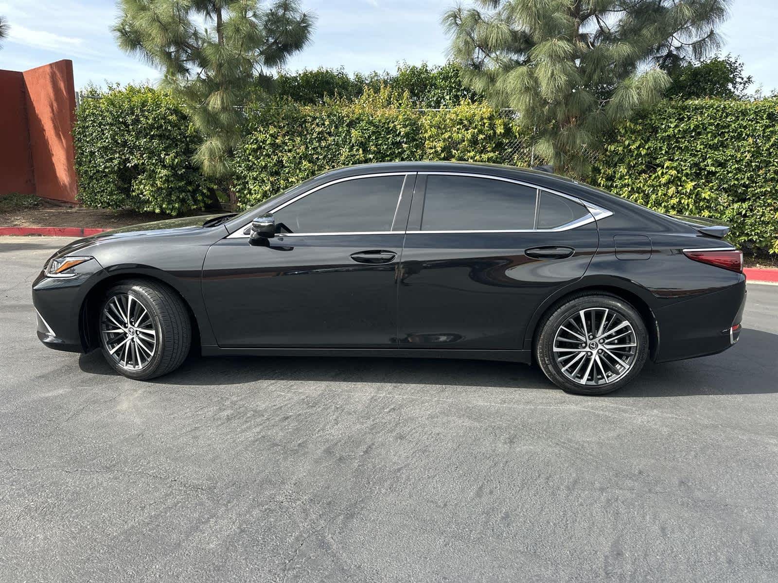Thumbnail: 2024 Lexus ES - 3