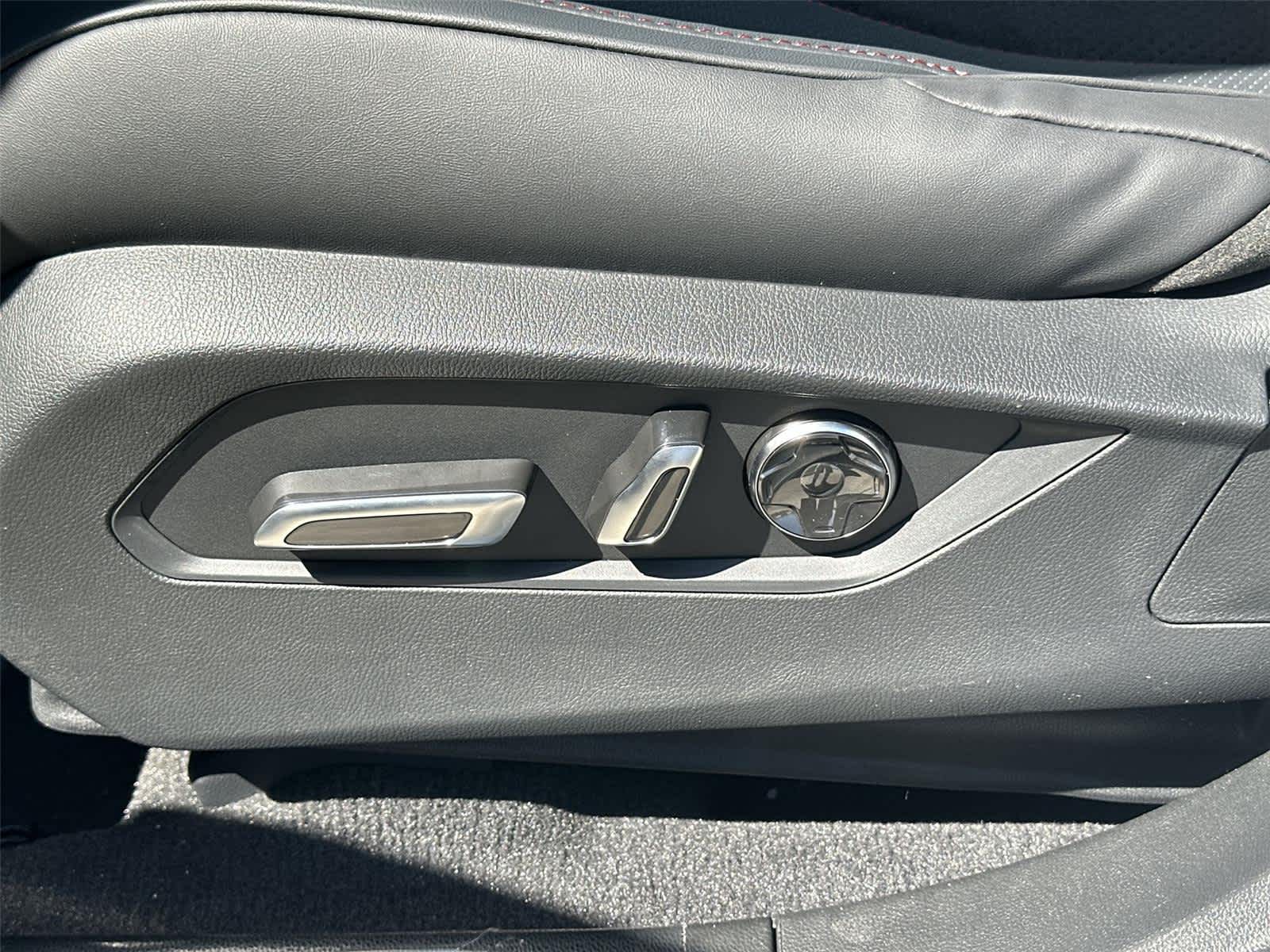 Thumbnail: 2026 Acura RDX - 23