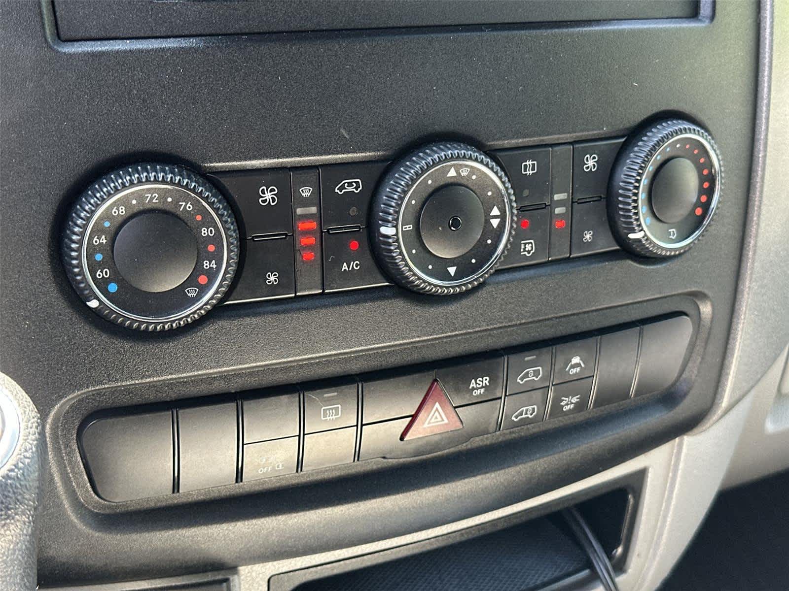 Thumbnail: 2015 Mercedes-Benz Sprinter - 26