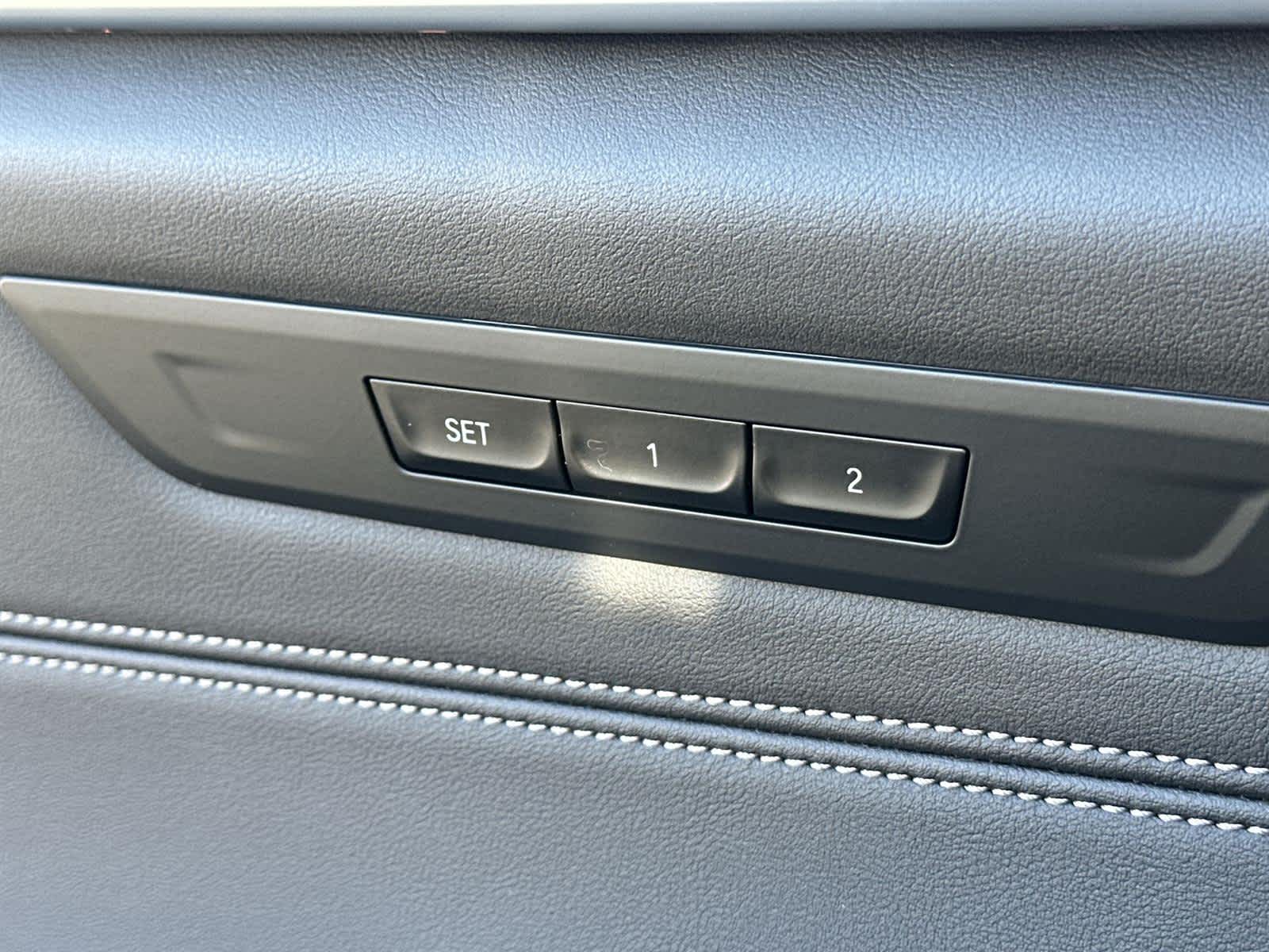 Thumbnail: 2022 BMW 5 Series - 31