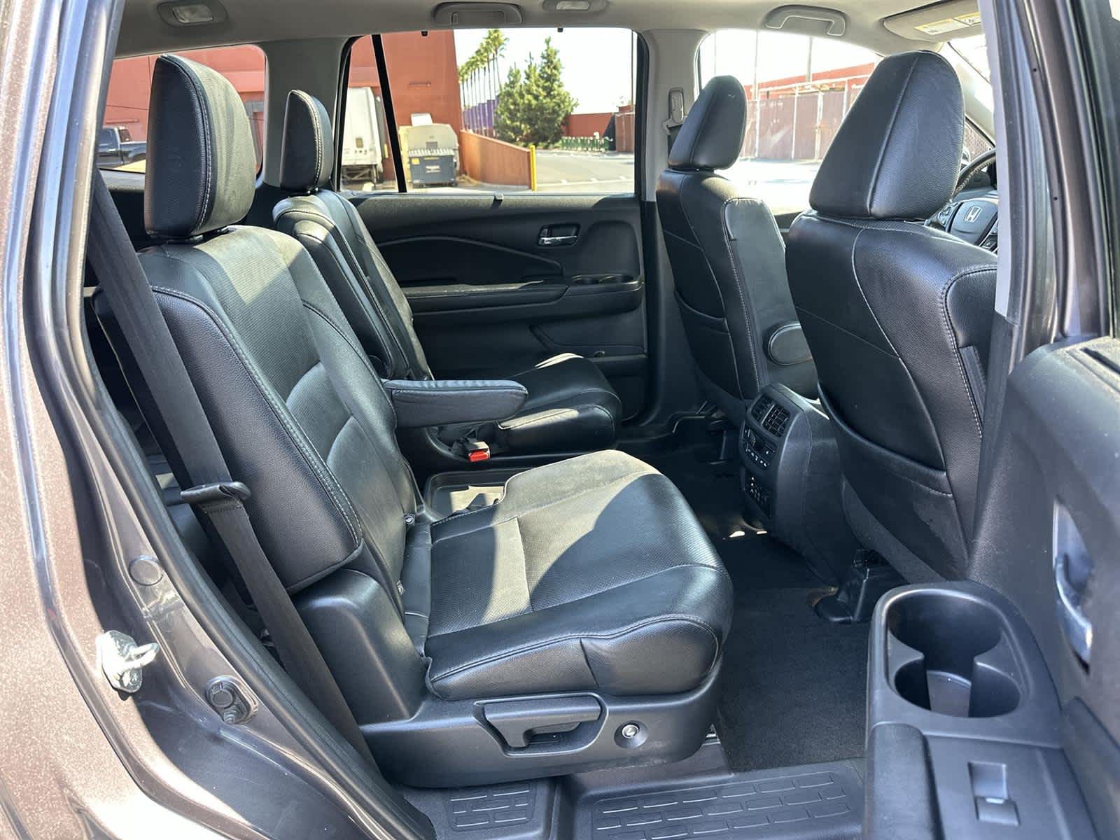 Thumbnail: 2017 Honda Pilot - 13