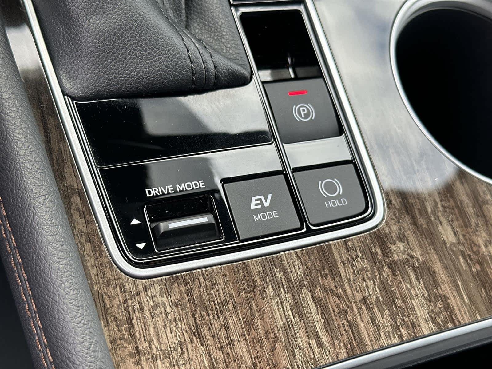 Thumbnail: 2025 Toyota Sienna - 26