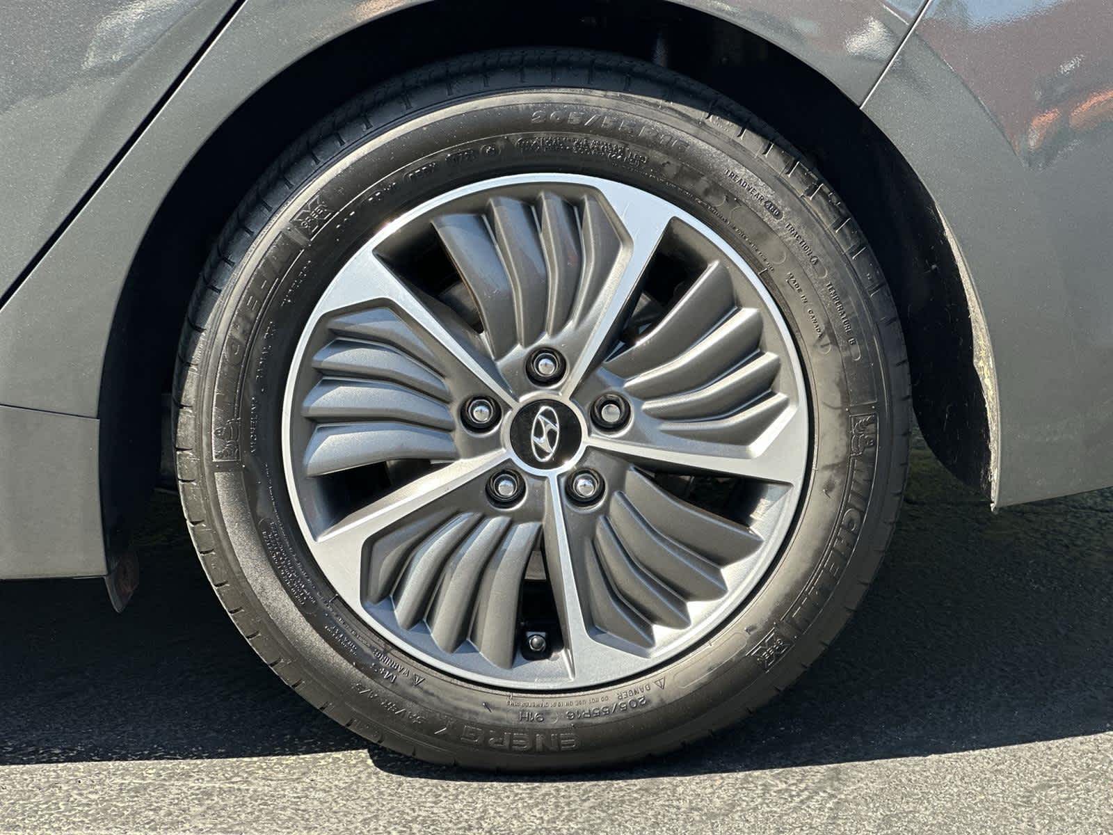 Thumbnail: 2022 Hyundai Ioniq - 8