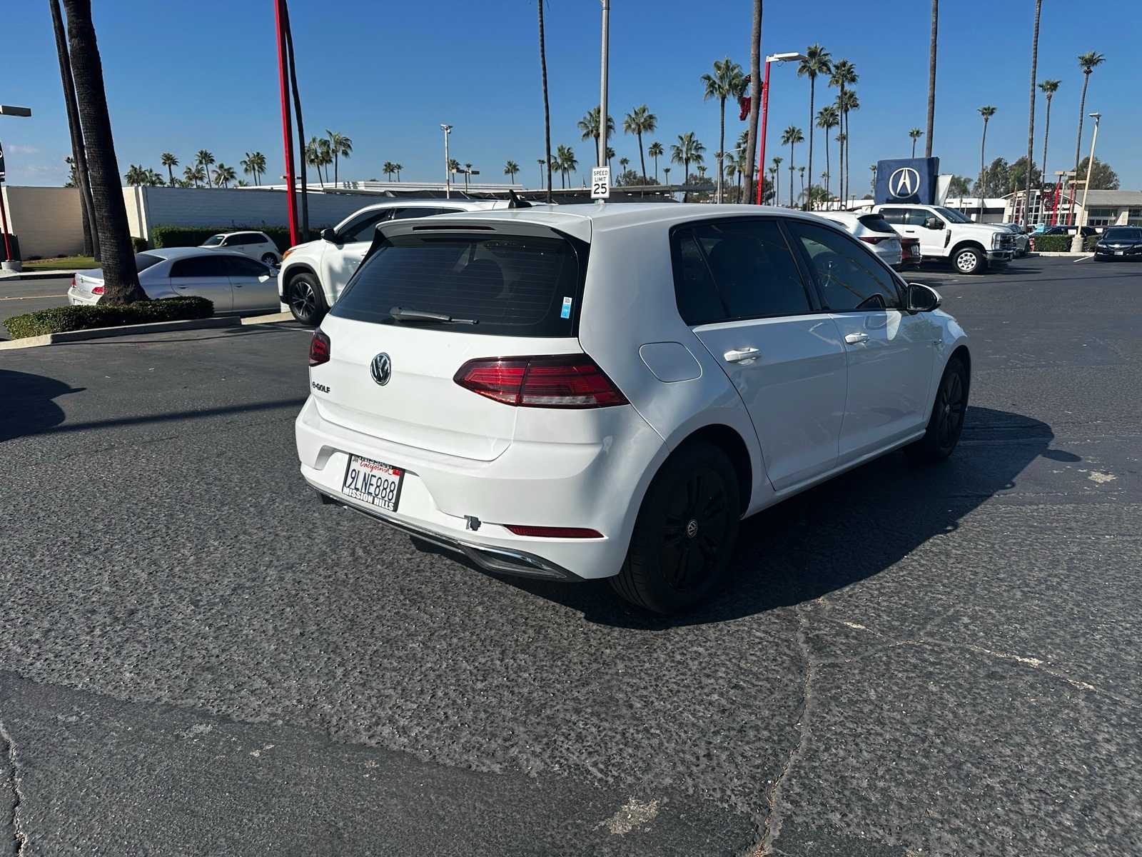 Thumbnail: 2017 Volkswagen e-Golf - 4