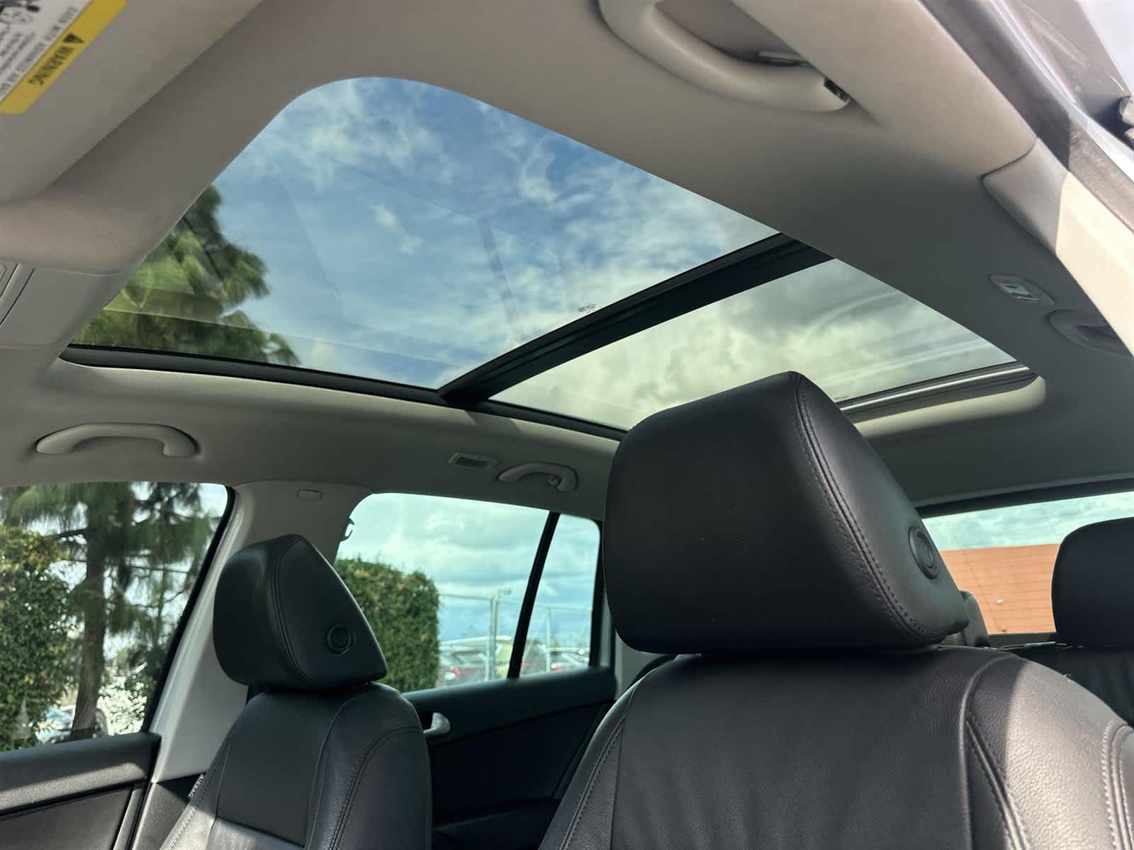 Thumbnail: 2017 Volkswagen Tiguan - 31