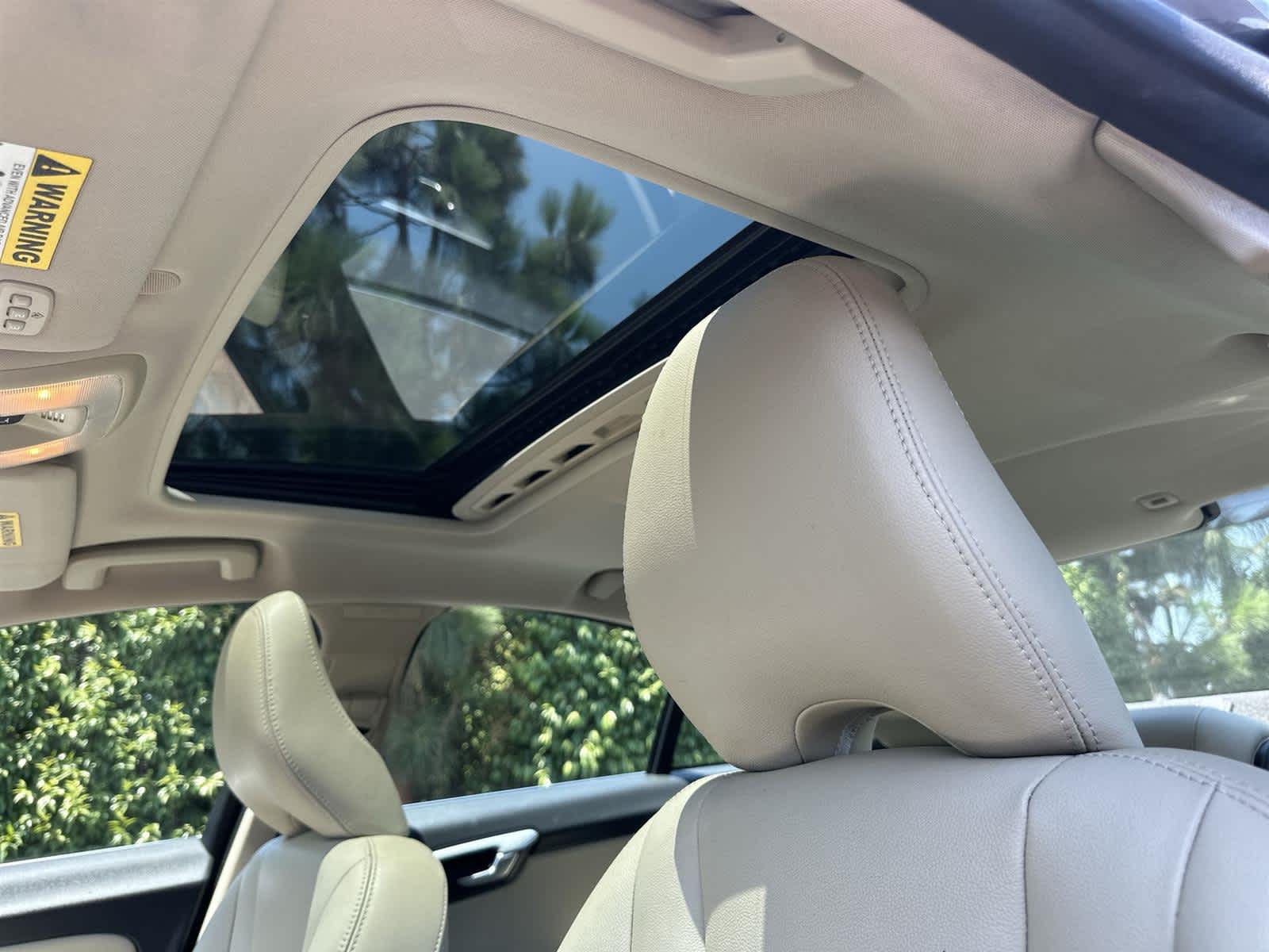 Thumbnail: 2016 Volvo S60 - 32