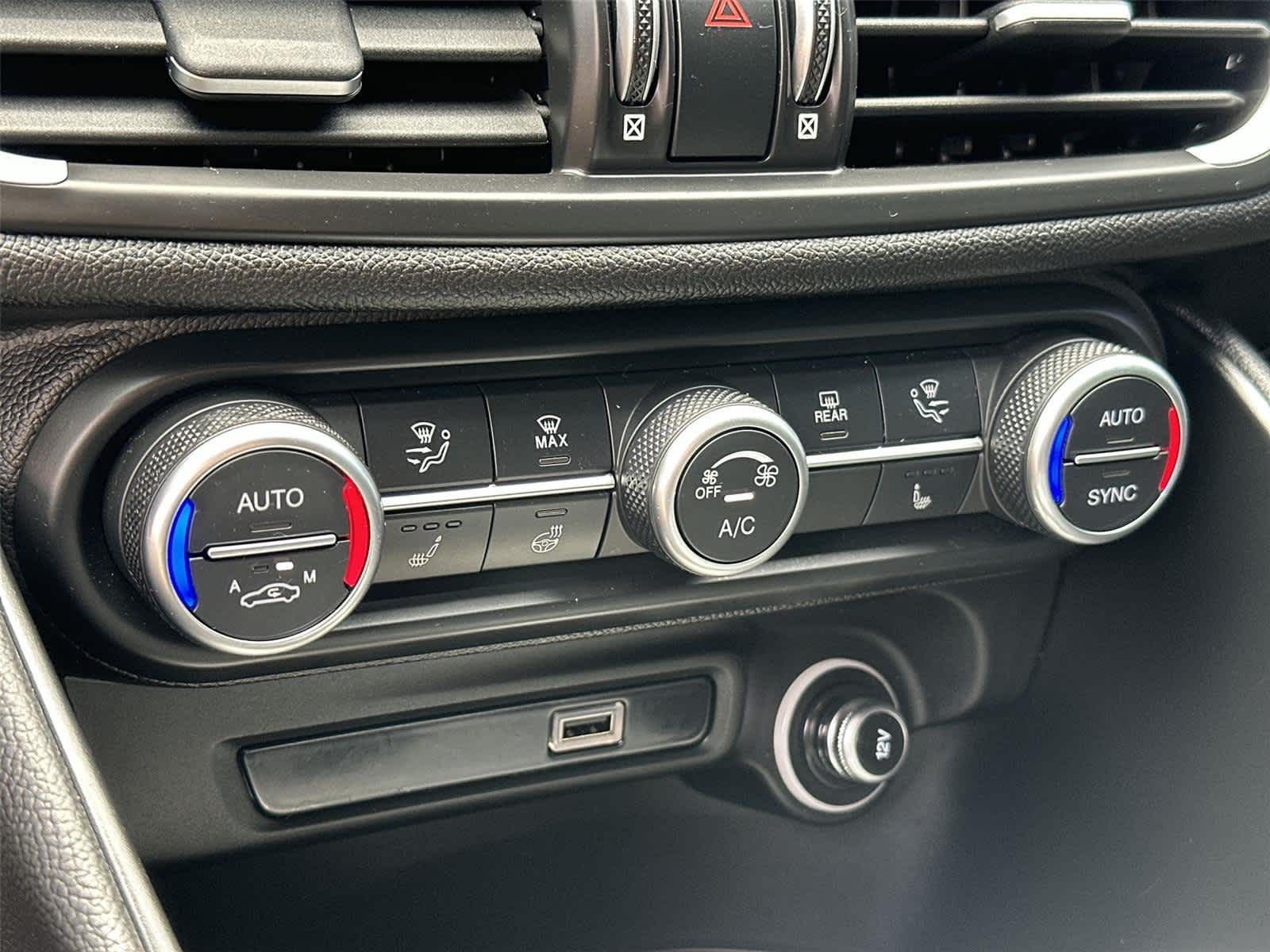 Thumbnail: 2023 Alfa Romeo Giulia - 27