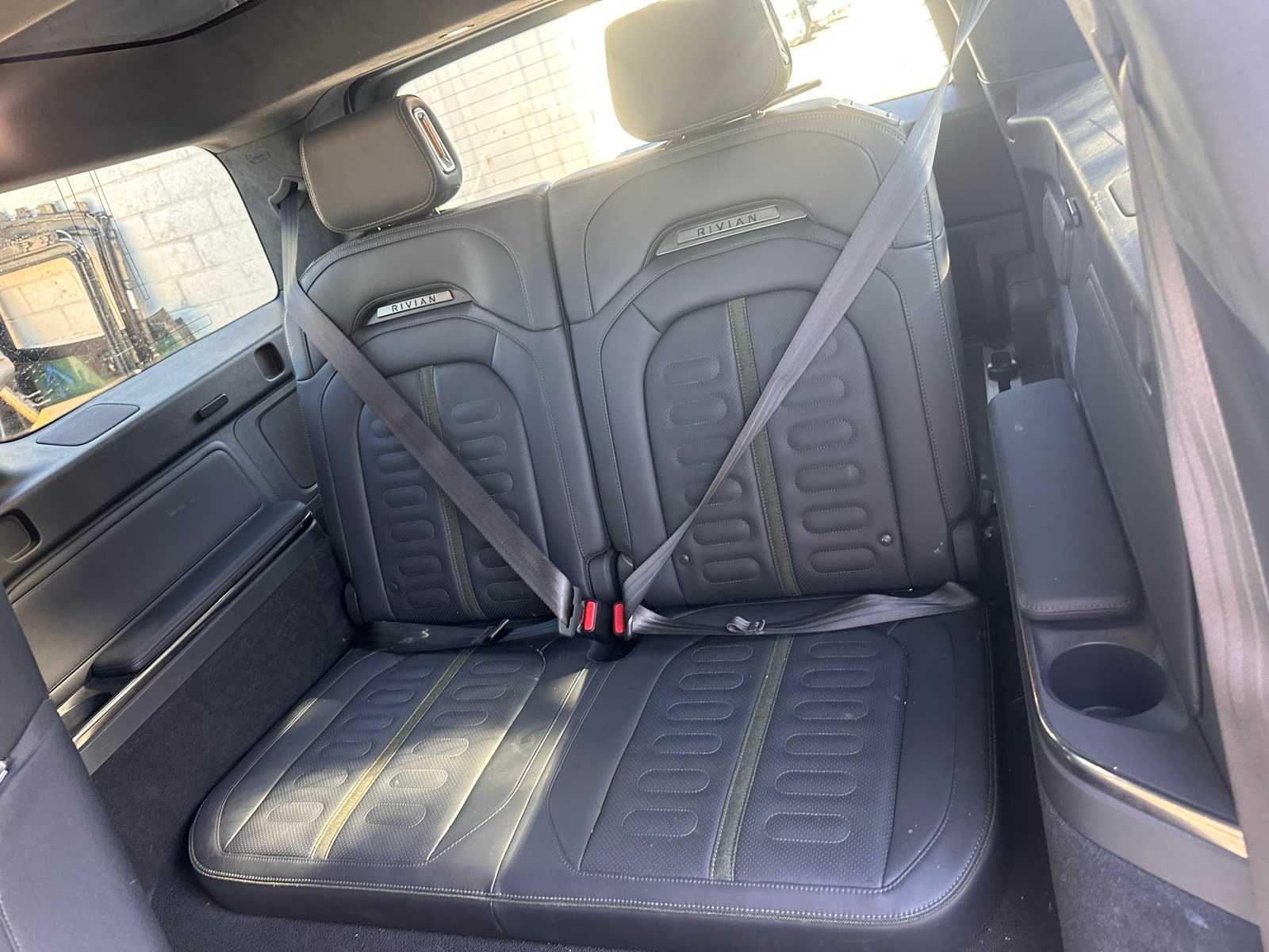 Thumbnail: 2023 Rivian R1S - 9