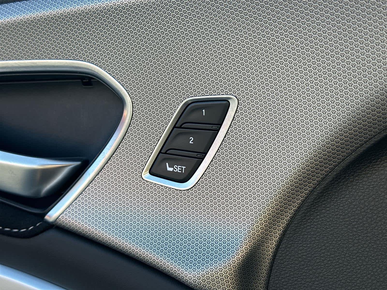 Thumbnail: 2025 Acura RDX - 30