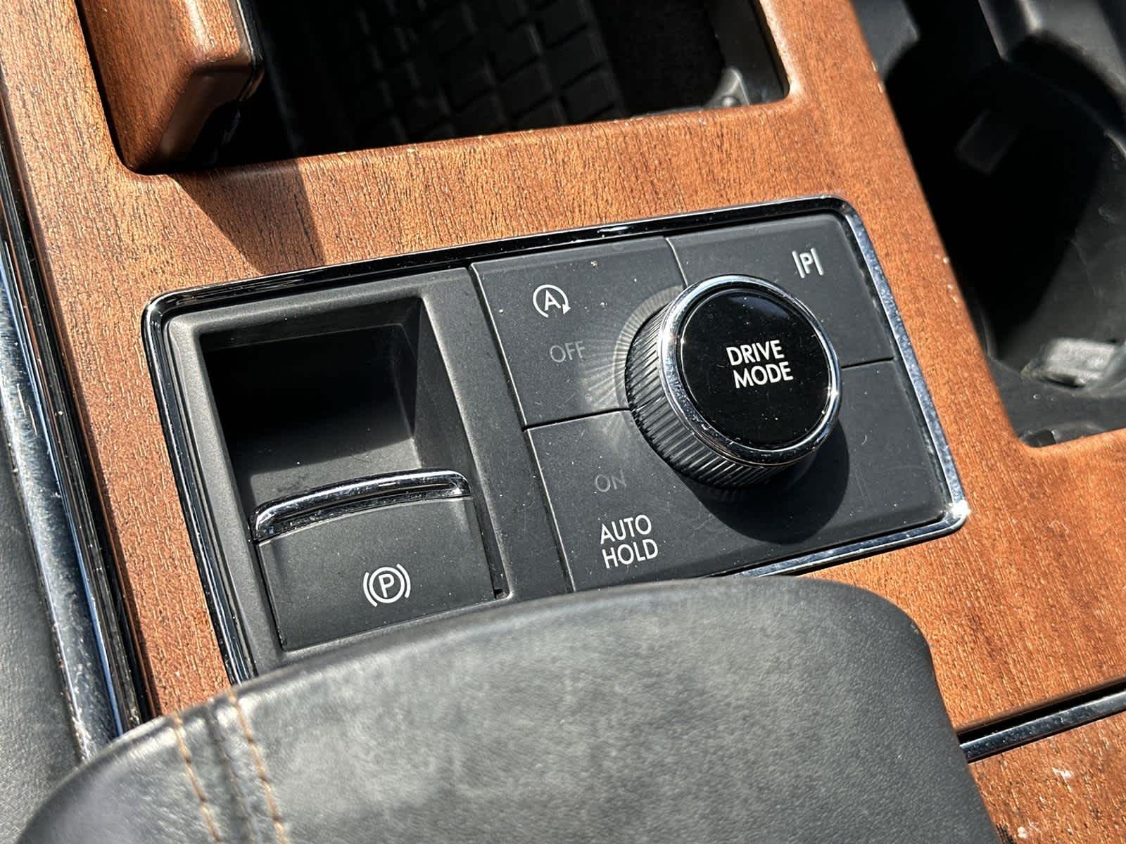 Thumbnail: 2023 Lincoln Navigator L - 29