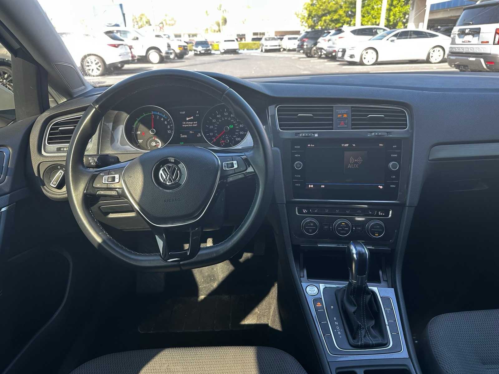 Thumbnail: 2017 Volkswagen e-Golf - 11