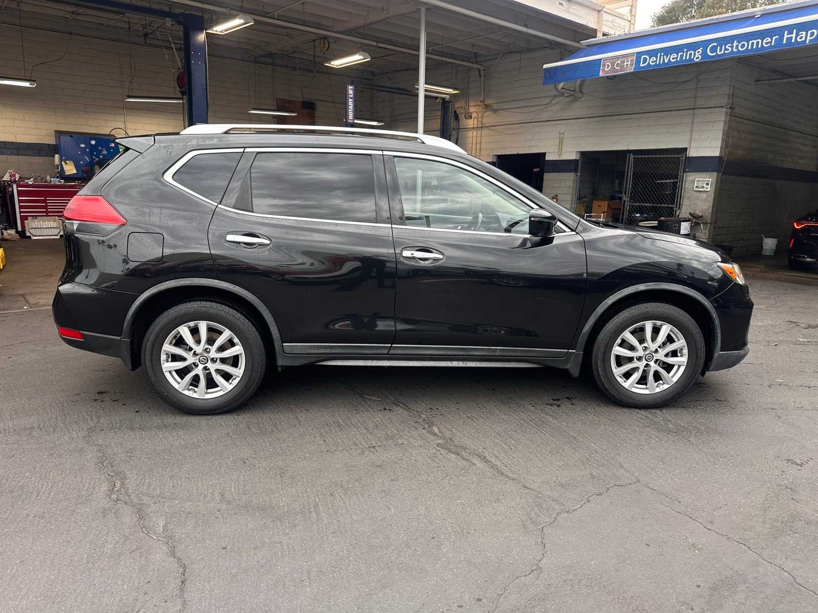 Thumbnail: 2017 Nissan Rogue - 6