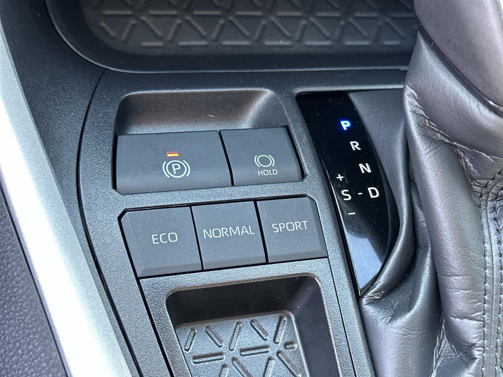 Thumbnail: 2025 Toyota RAV4 - 27