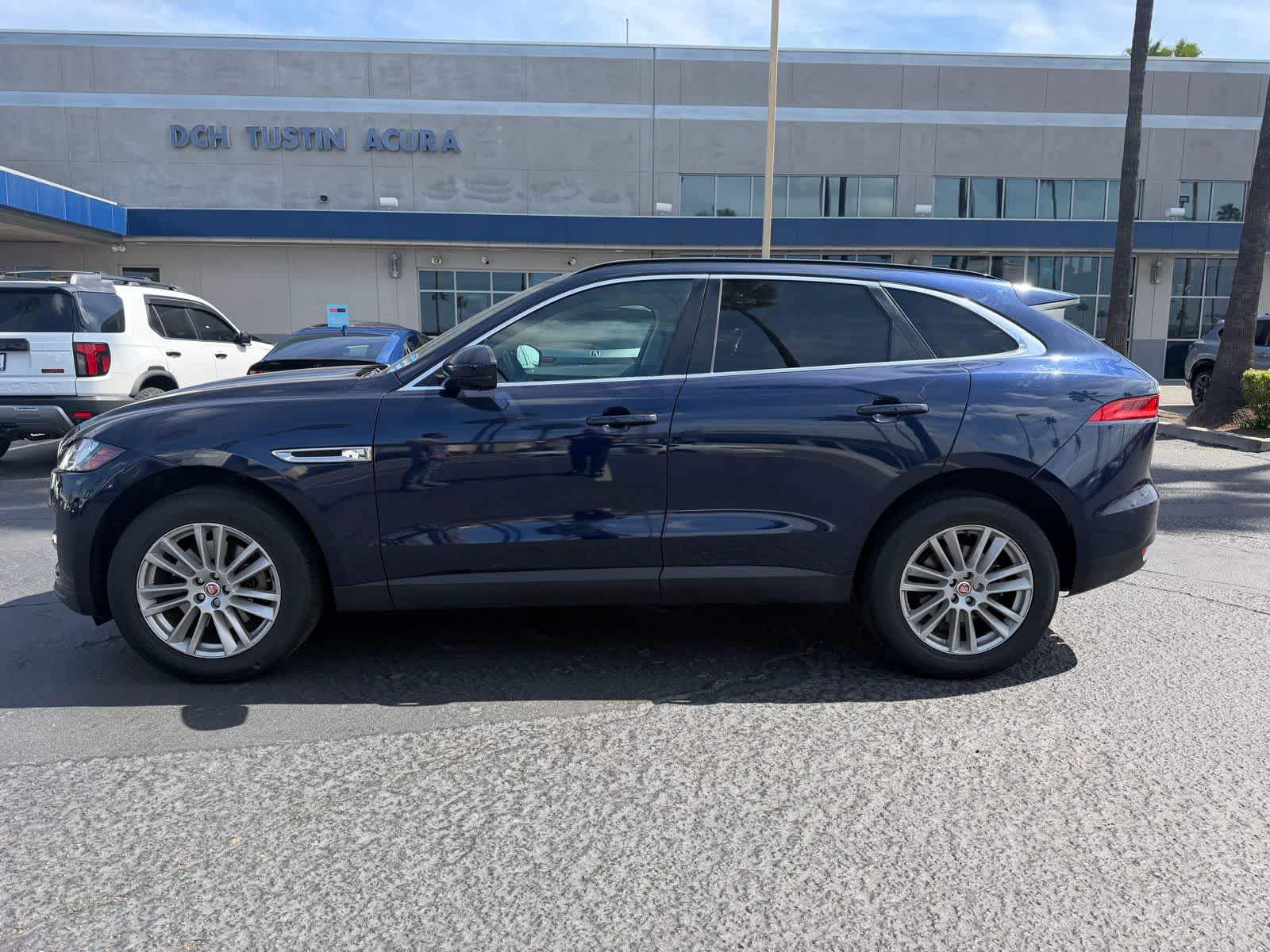 Thumbnail: 2017 Jaguar F-Pace - 2