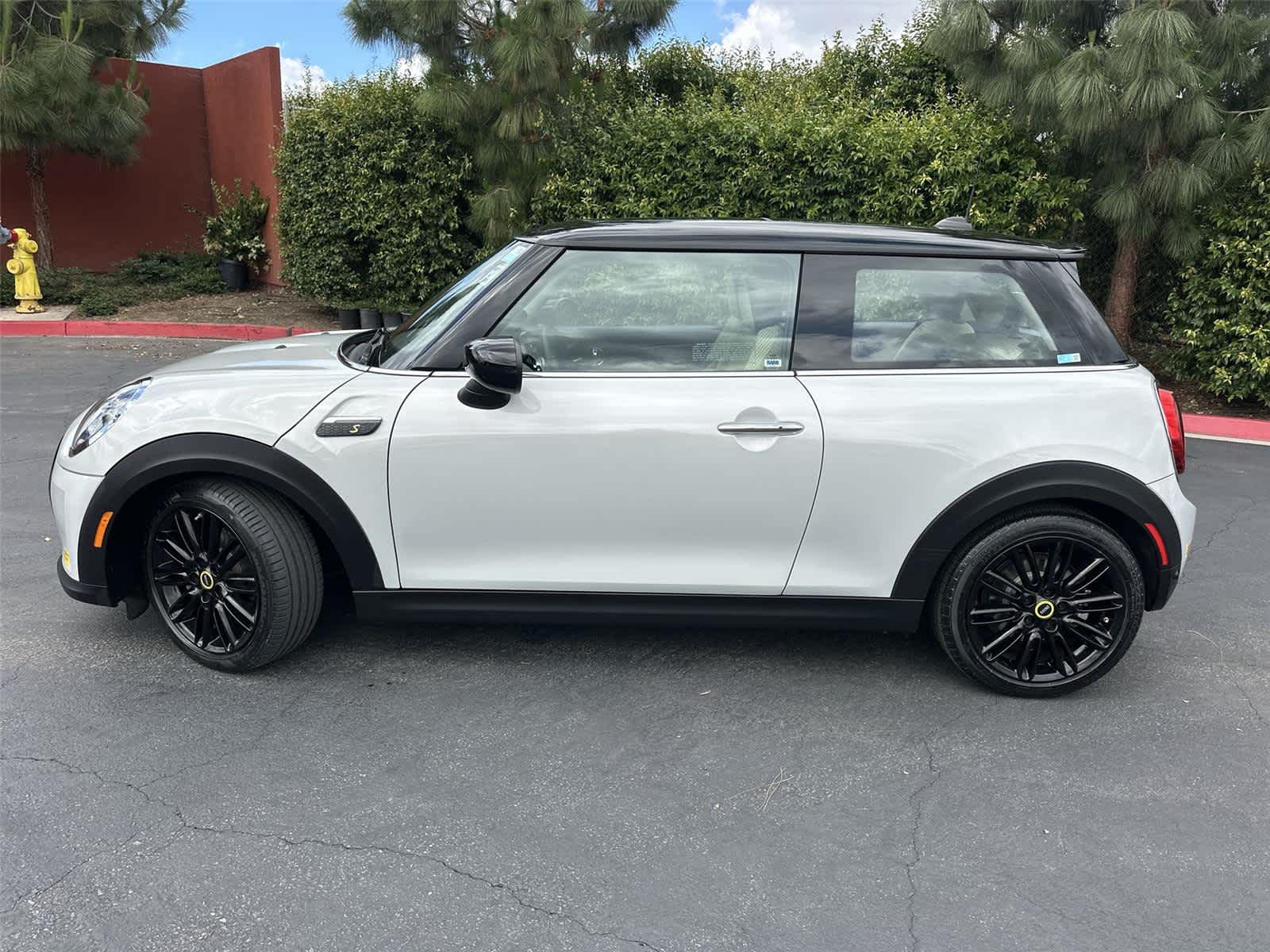 Thumbnail: 2022 MINI Cooper Hardtop - 3