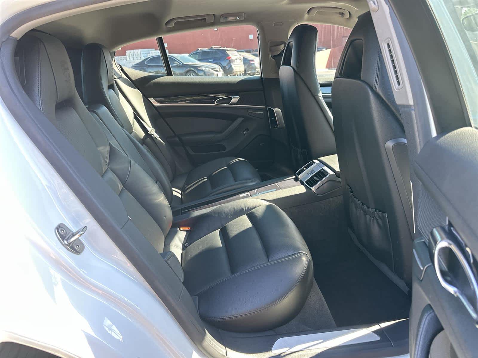 Thumbnail: 2016 Porsche Panamera - 13