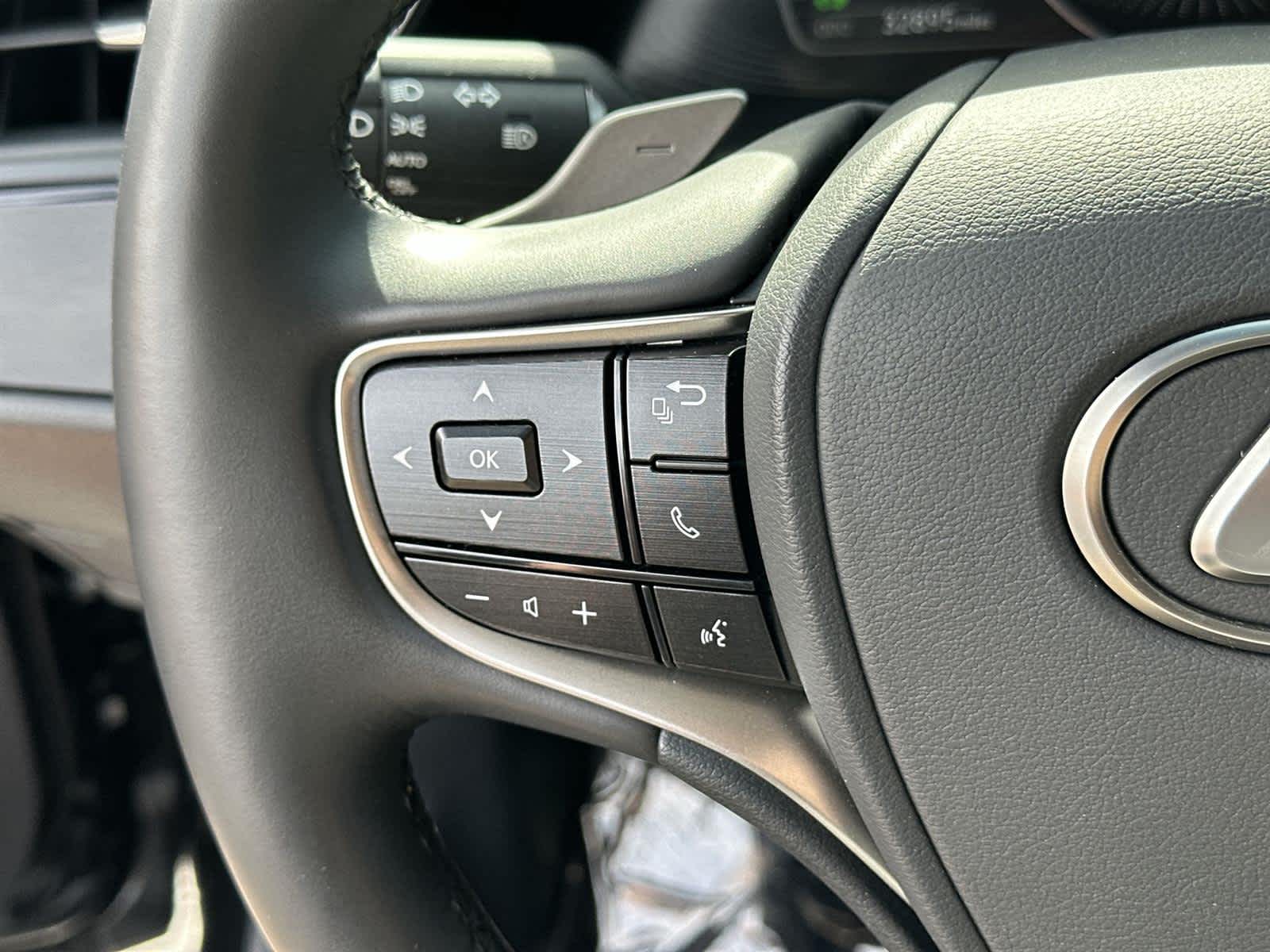 Thumbnail: 2024 Lexus ES - 24