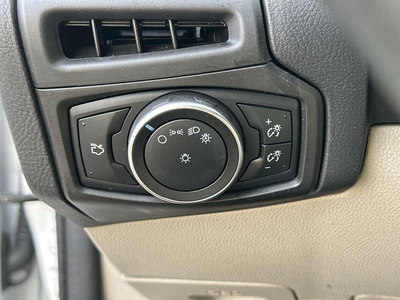 Thumbnail: 2015 Ford Focus - 31