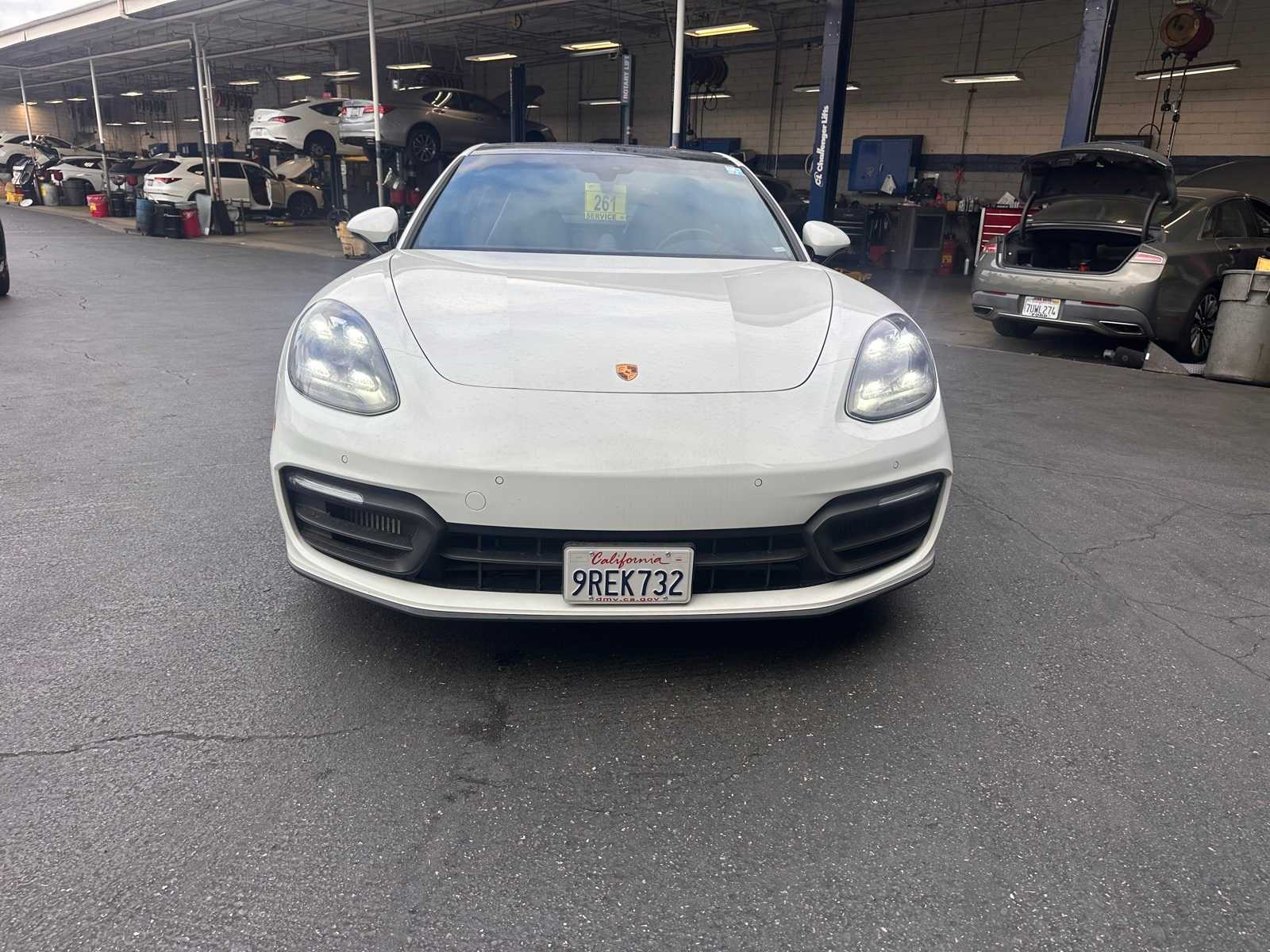 Thumbnail: 2022 Porsche Panamera - 8