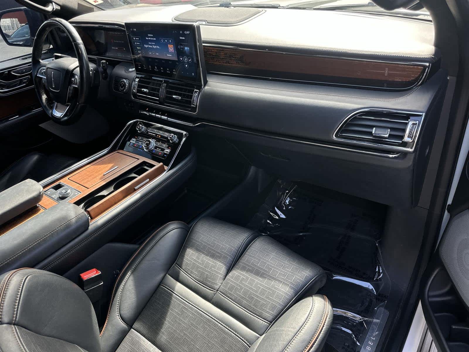 Thumbnail: 2023 Lincoln Navigator L - 12