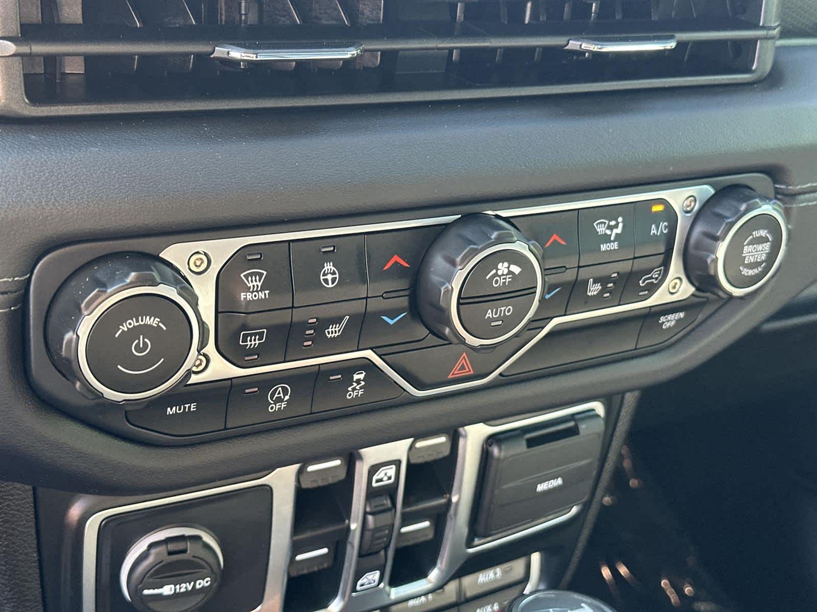 Thumbnail: 2025 Jeep Wrangler - 27