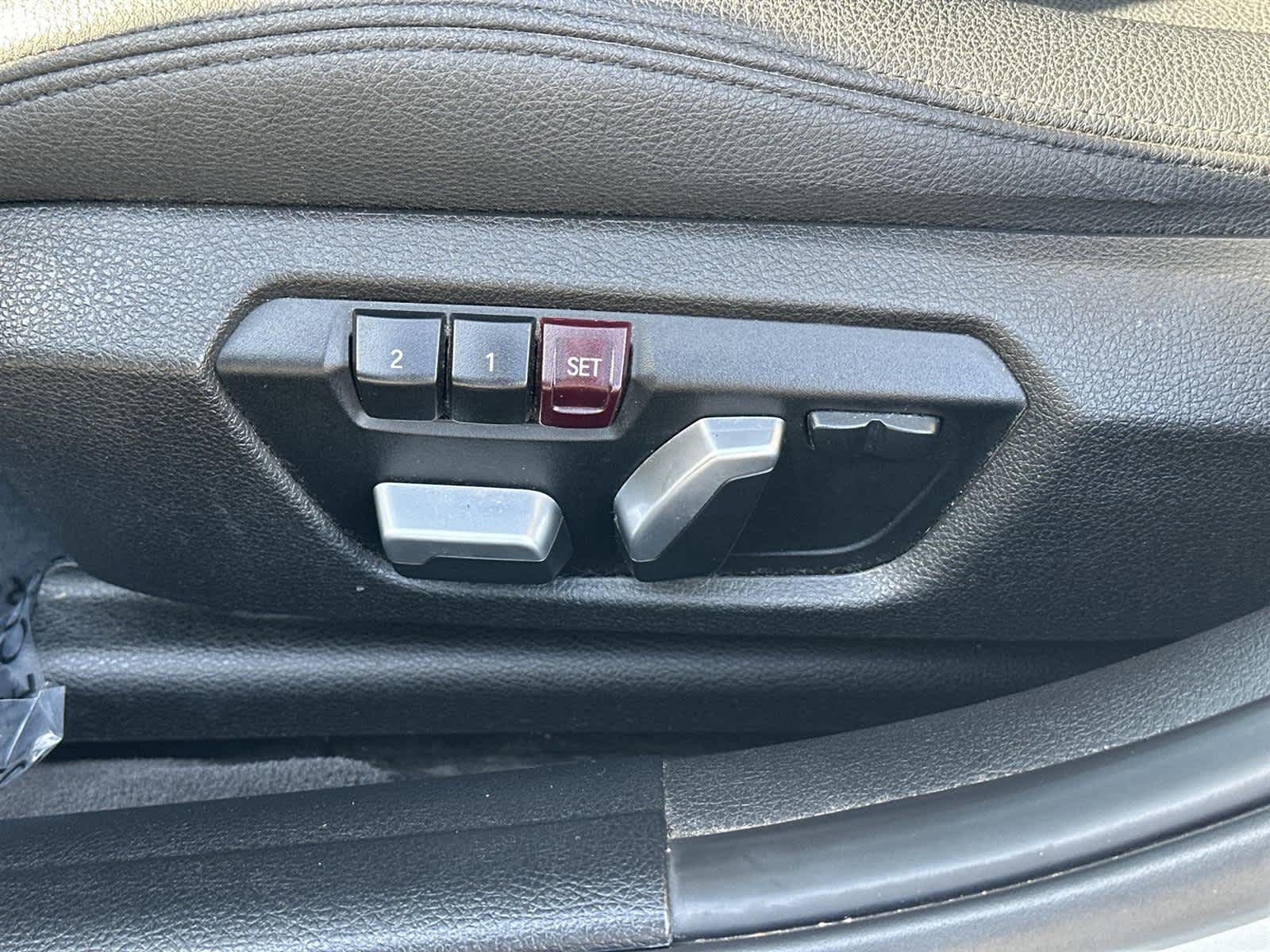 Thumbnail: 2017 BMW 3 Series - 23