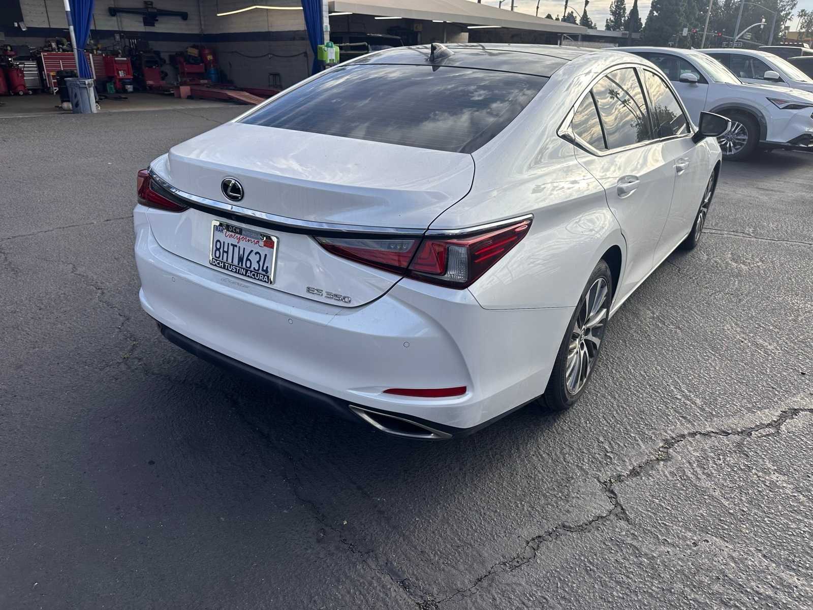 Thumbnail: 2019 Lexus ES - 5