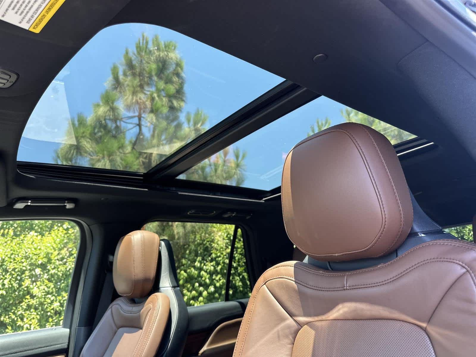 Thumbnail: 2023 Lincoln Navigator L - 31