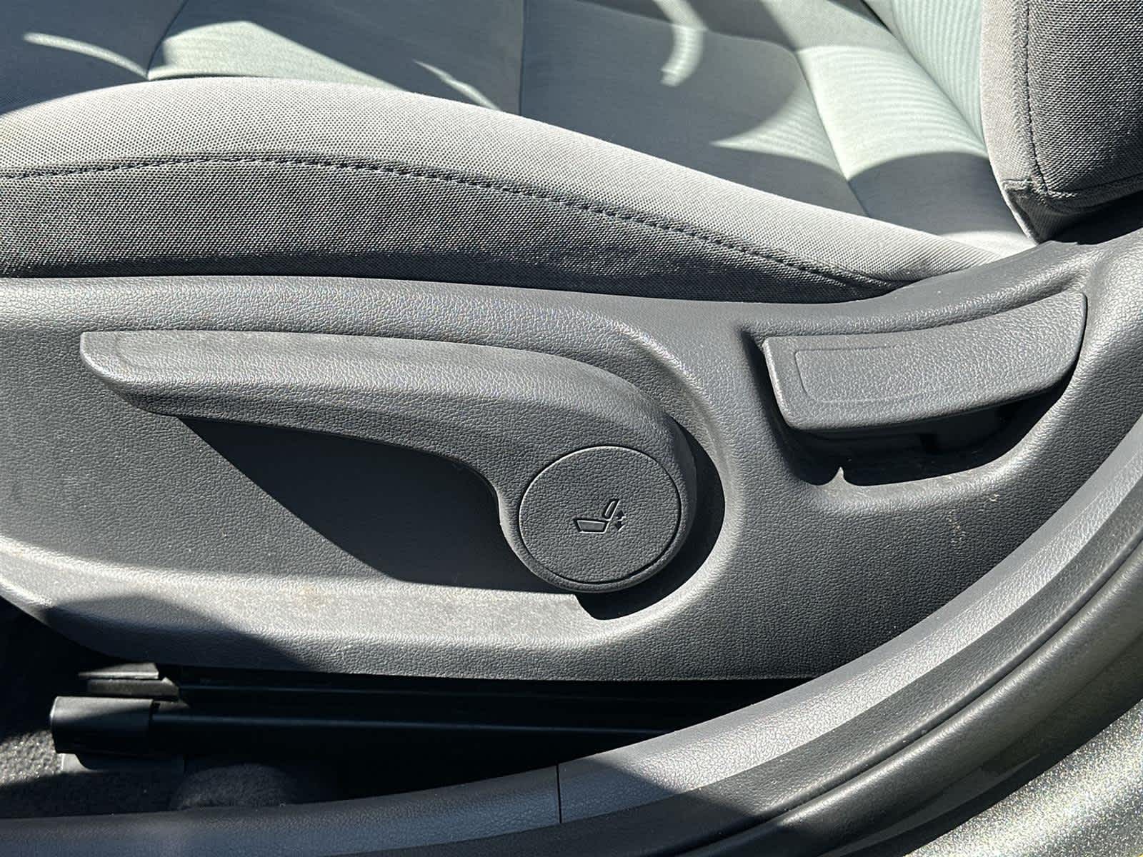 Thumbnail: 2022 Hyundai Ioniq - 22