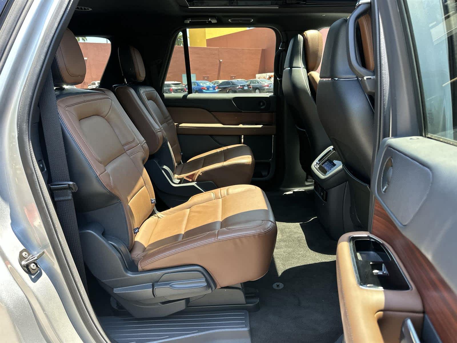 Thumbnail: 2023 Lincoln Navigator L - 13