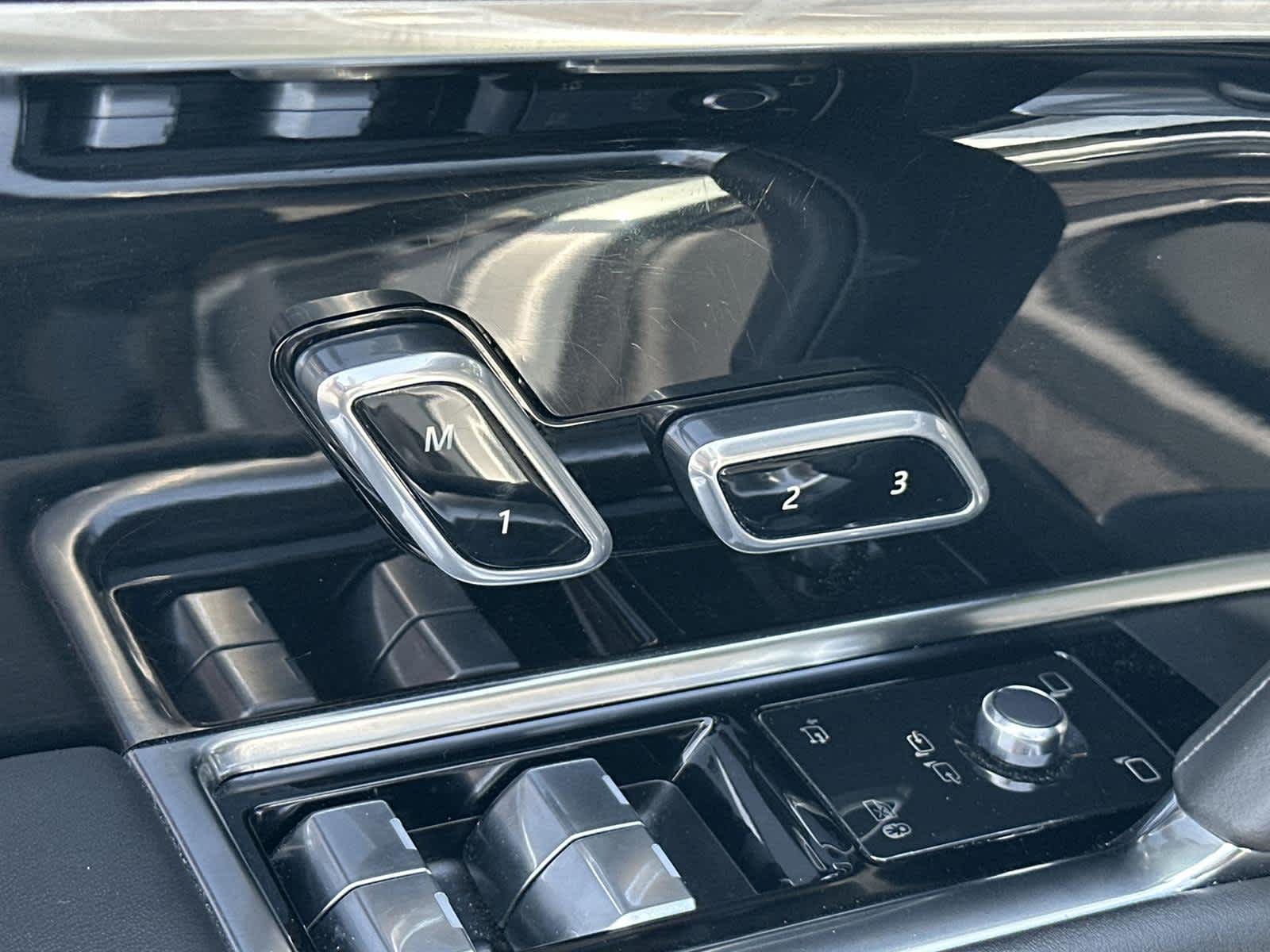 Thumbnail: 2023 Land Rover Range Rover - 23