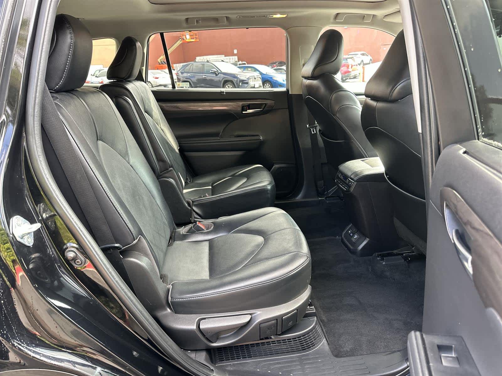 Thumbnail: 2022 Toyota Highlander - 13