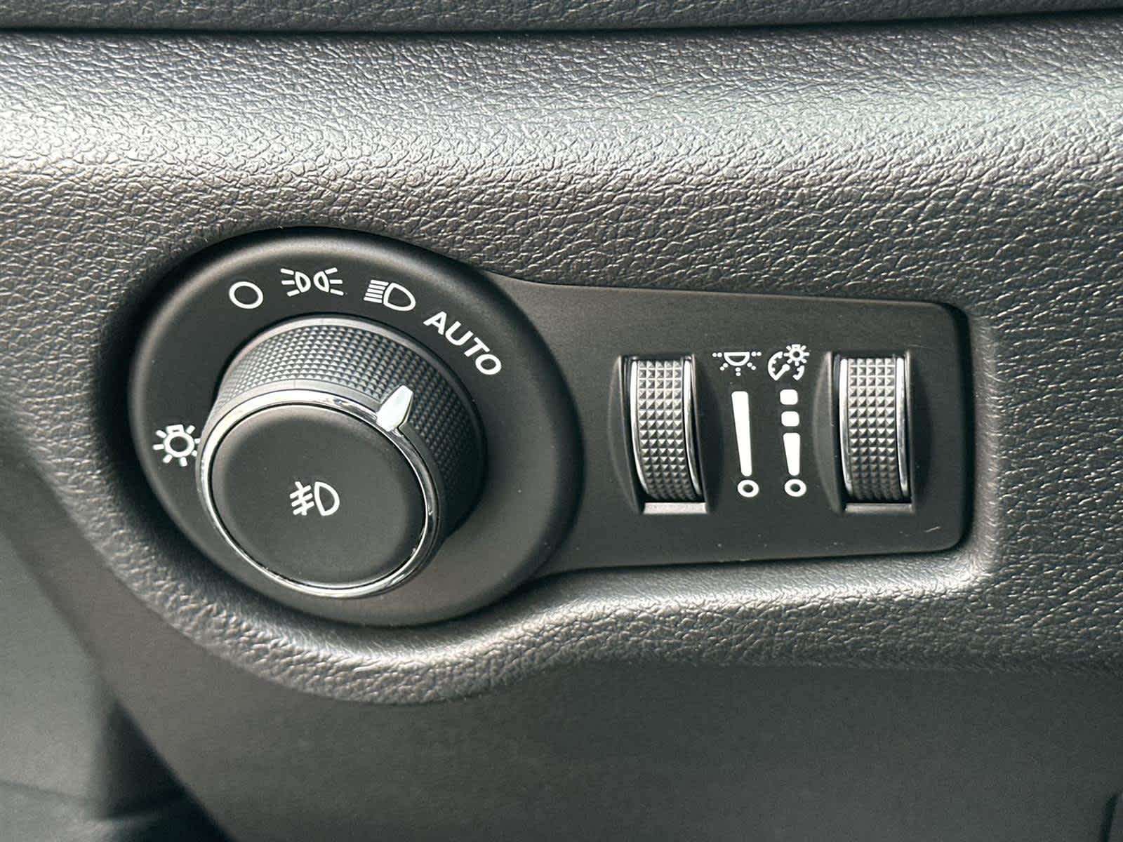 Thumbnail: 2020 Chrysler Pacifica - 30