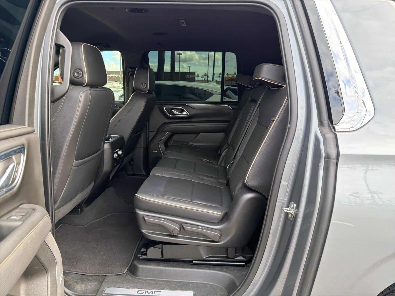 Thumbnail: 2022 GMC Yukon XL - 10