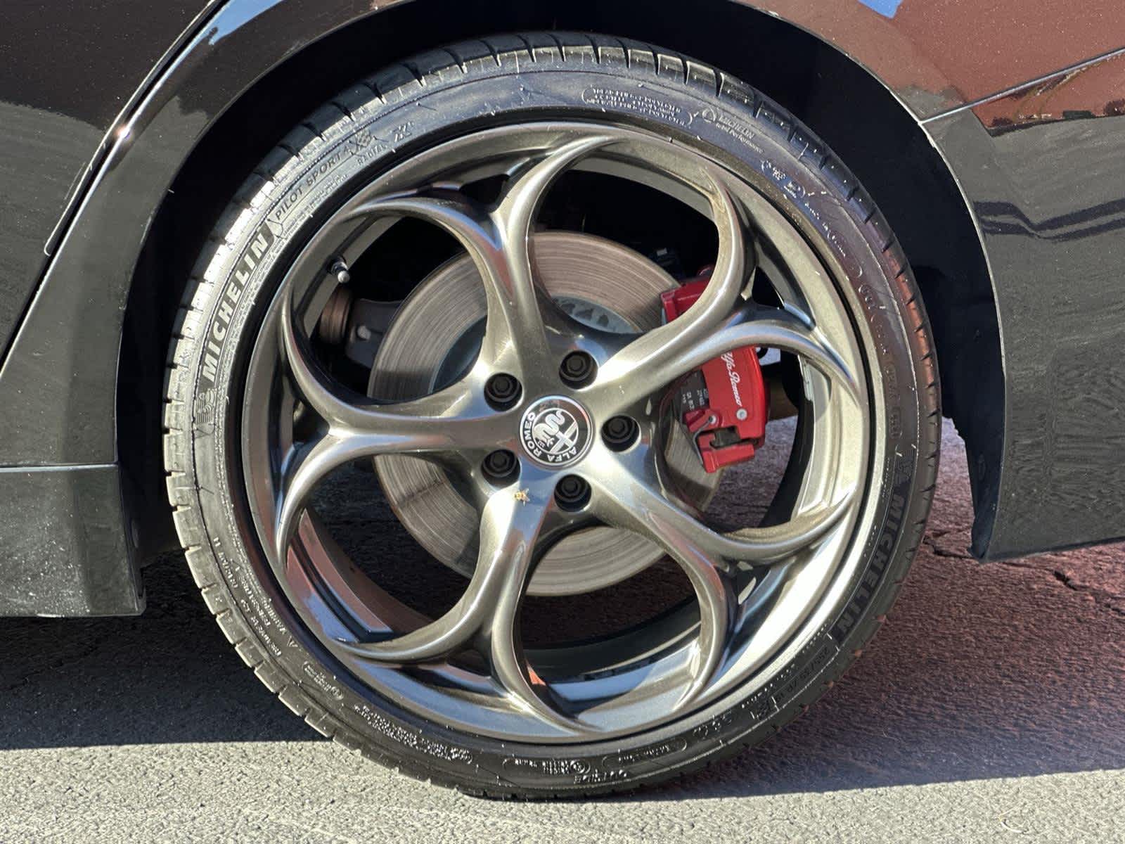 Thumbnail: 2019 Alfa Romeo Giulia - 8
