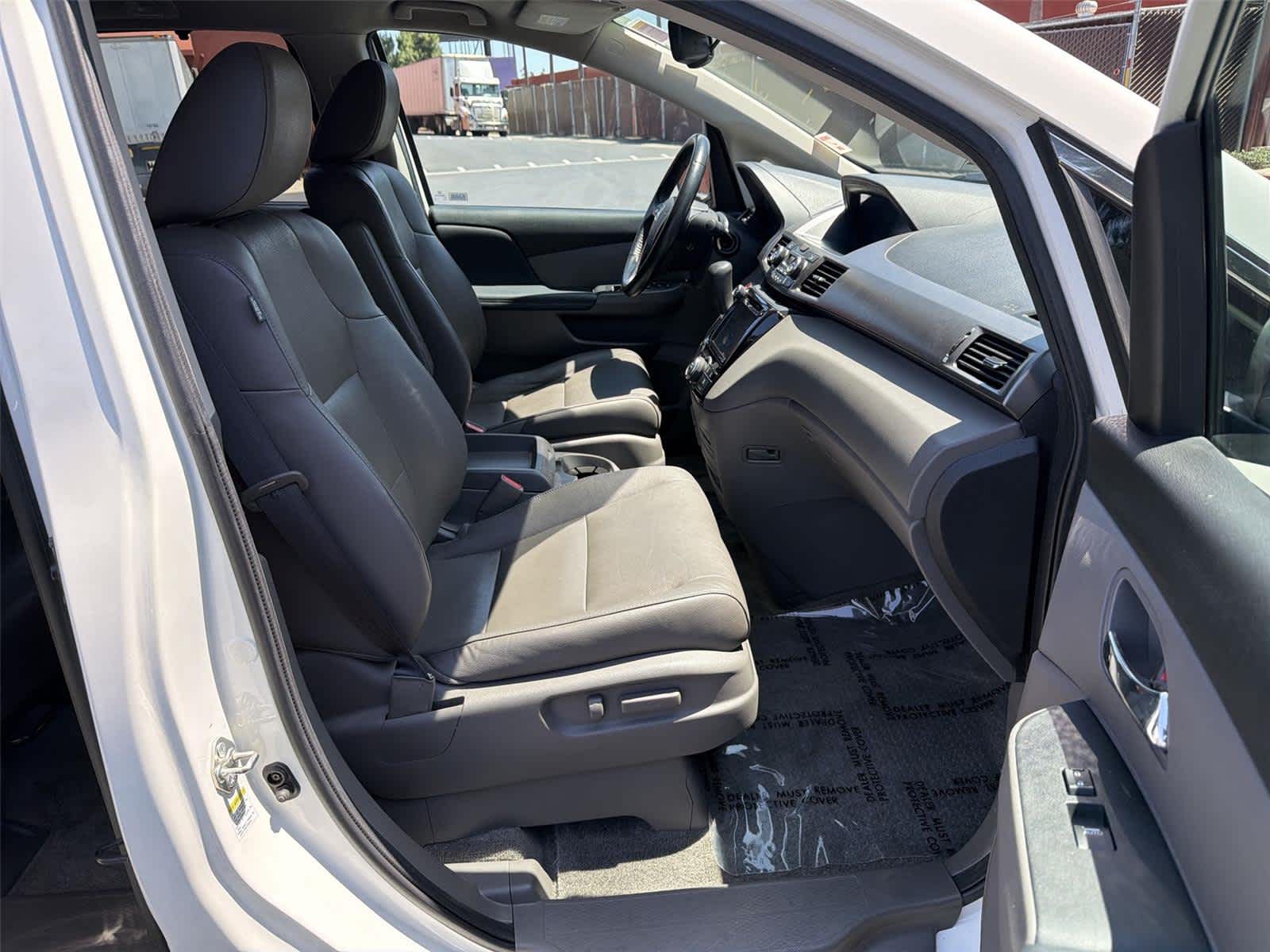 Thumbnail: 2015 Honda Odyssey - 15
