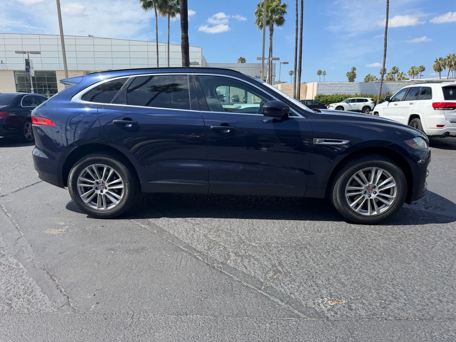 Thumbnail: 2017 Jaguar F-Pace - 6