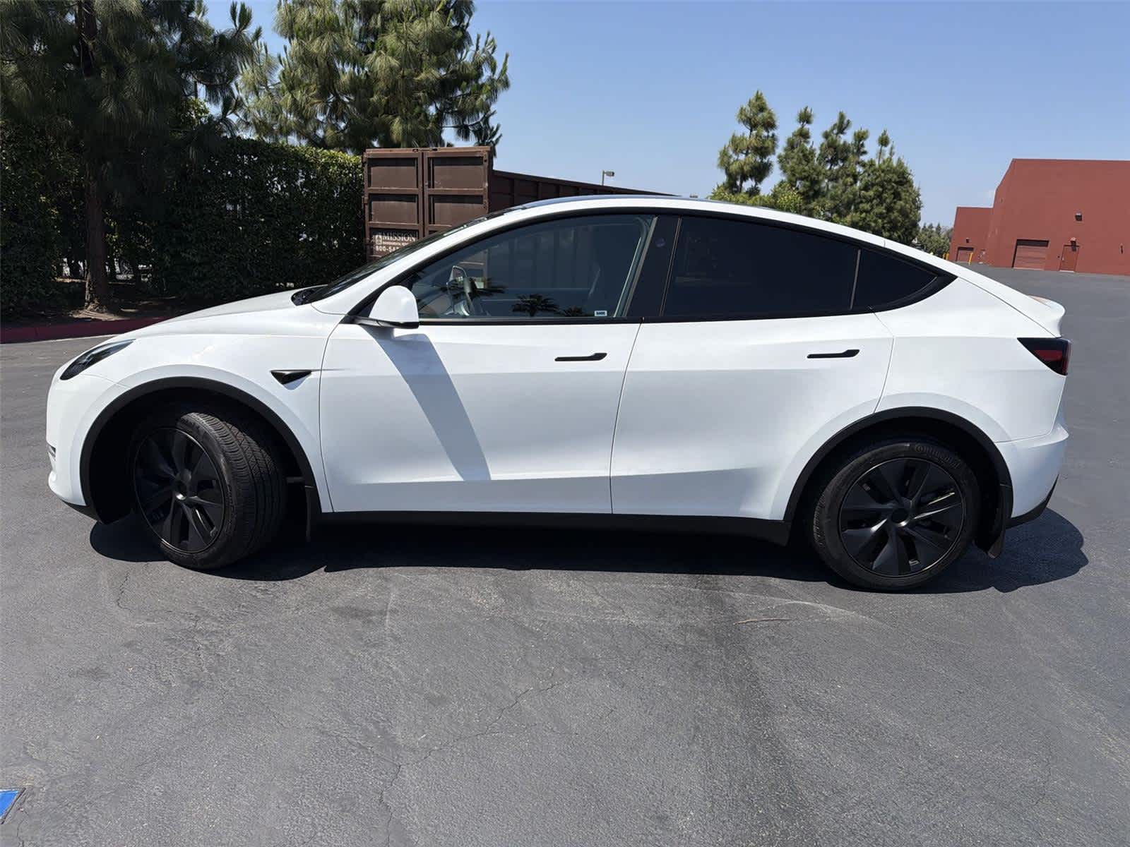 Thumbnail: 2025 Tesla Model Y - 3