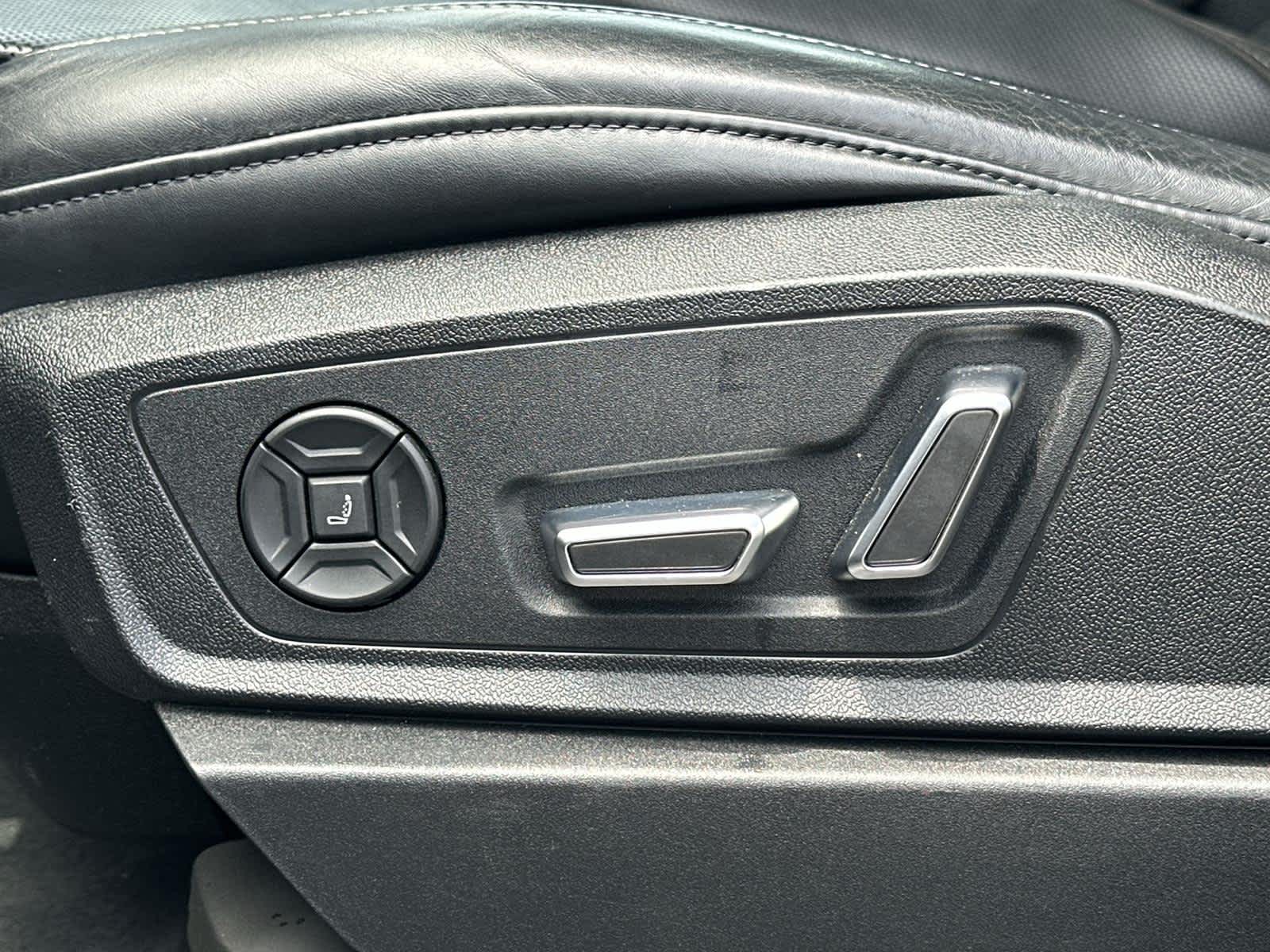 Thumbnail: 2019 Audi e-tron - 23