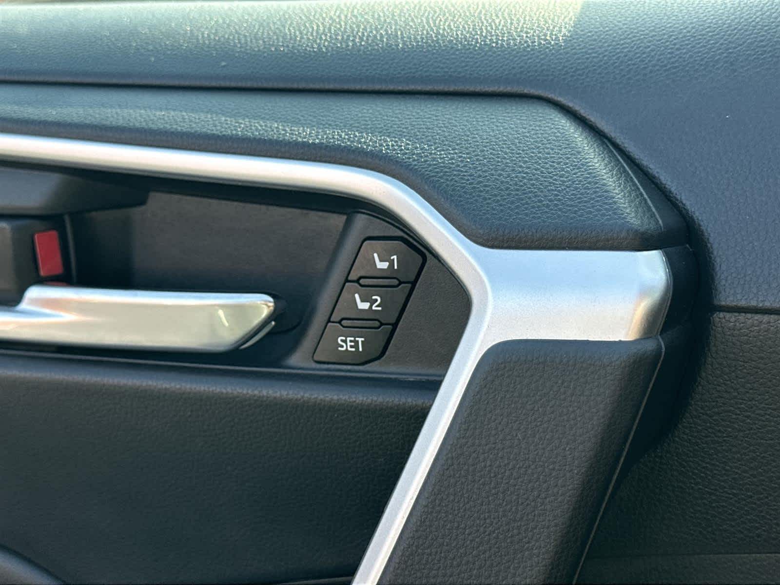 Thumbnail: 2022 Toyota RAV4 - 30