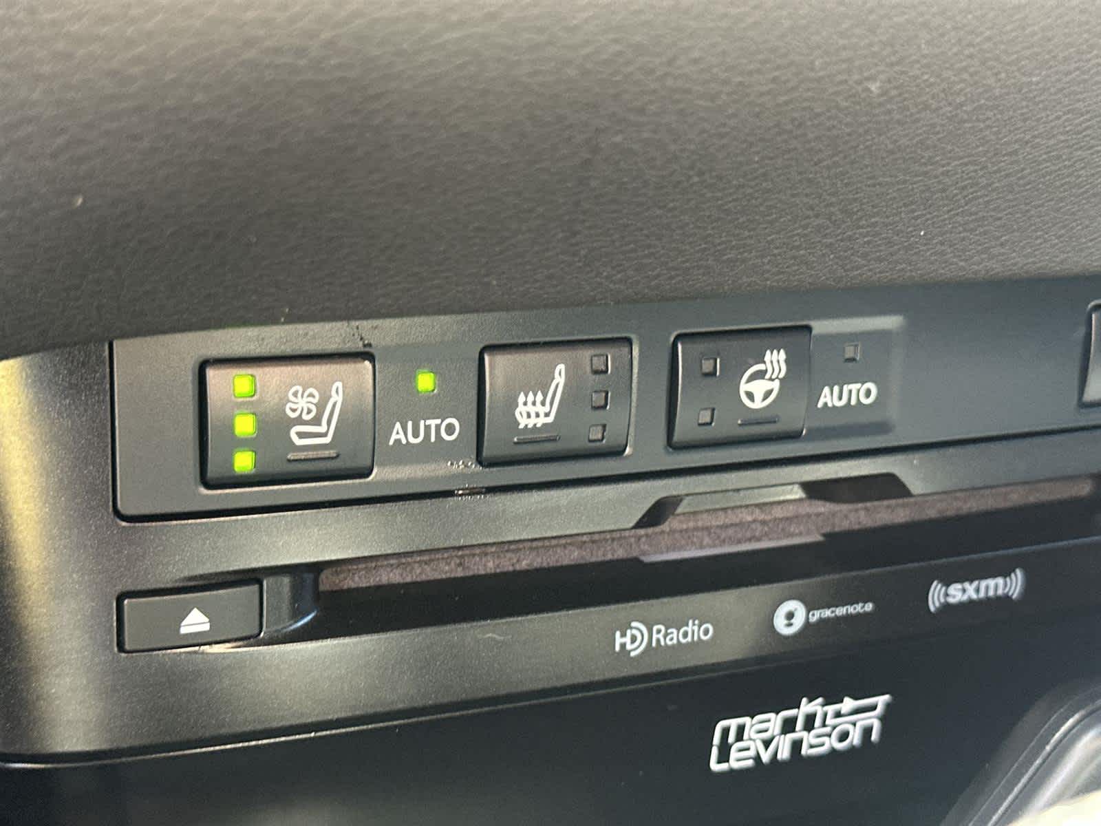 Thumbnail: 2020 Lexus ES - 26