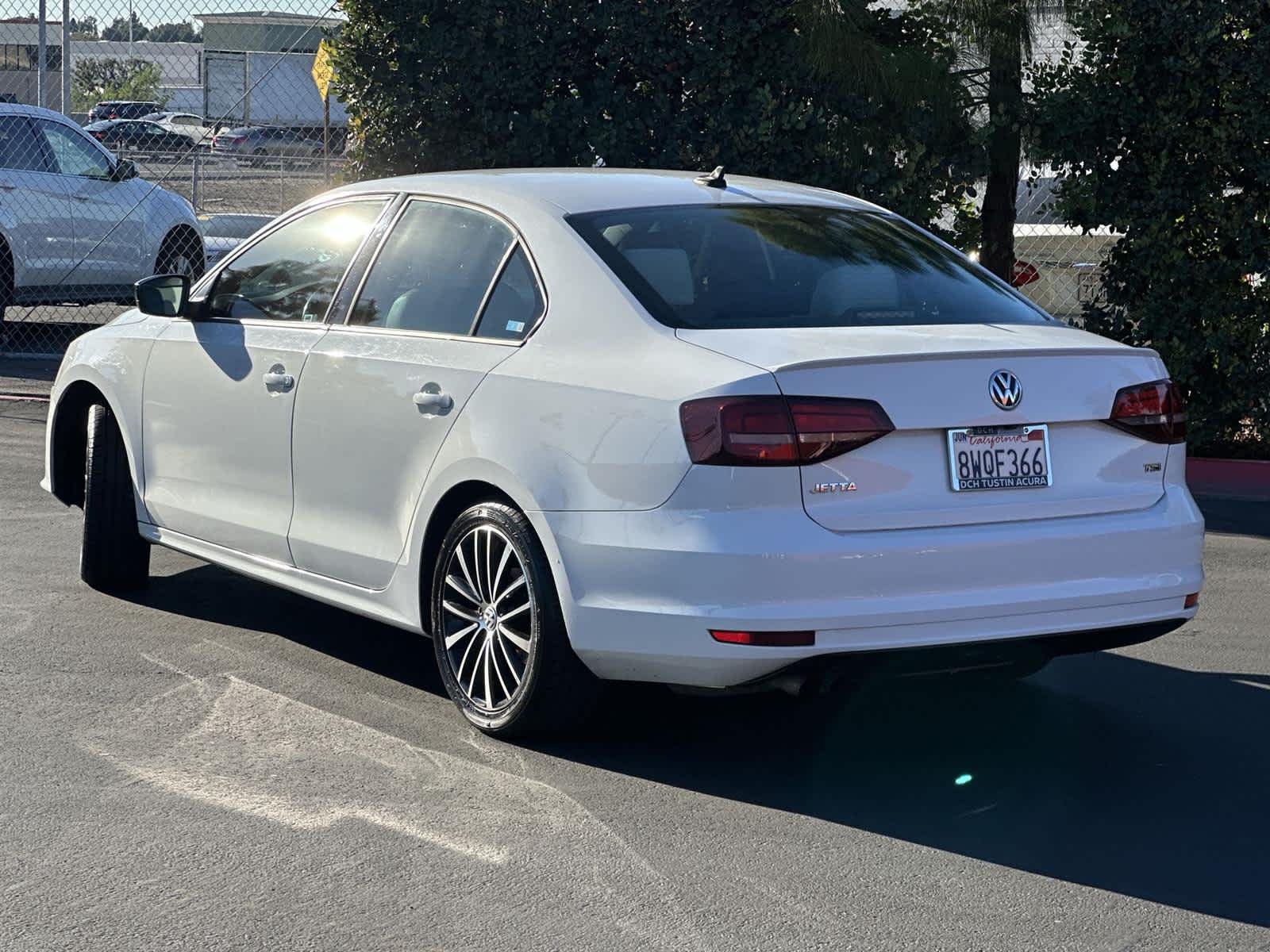 Thumbnail: 2016 Volkswagen Jetta - 4