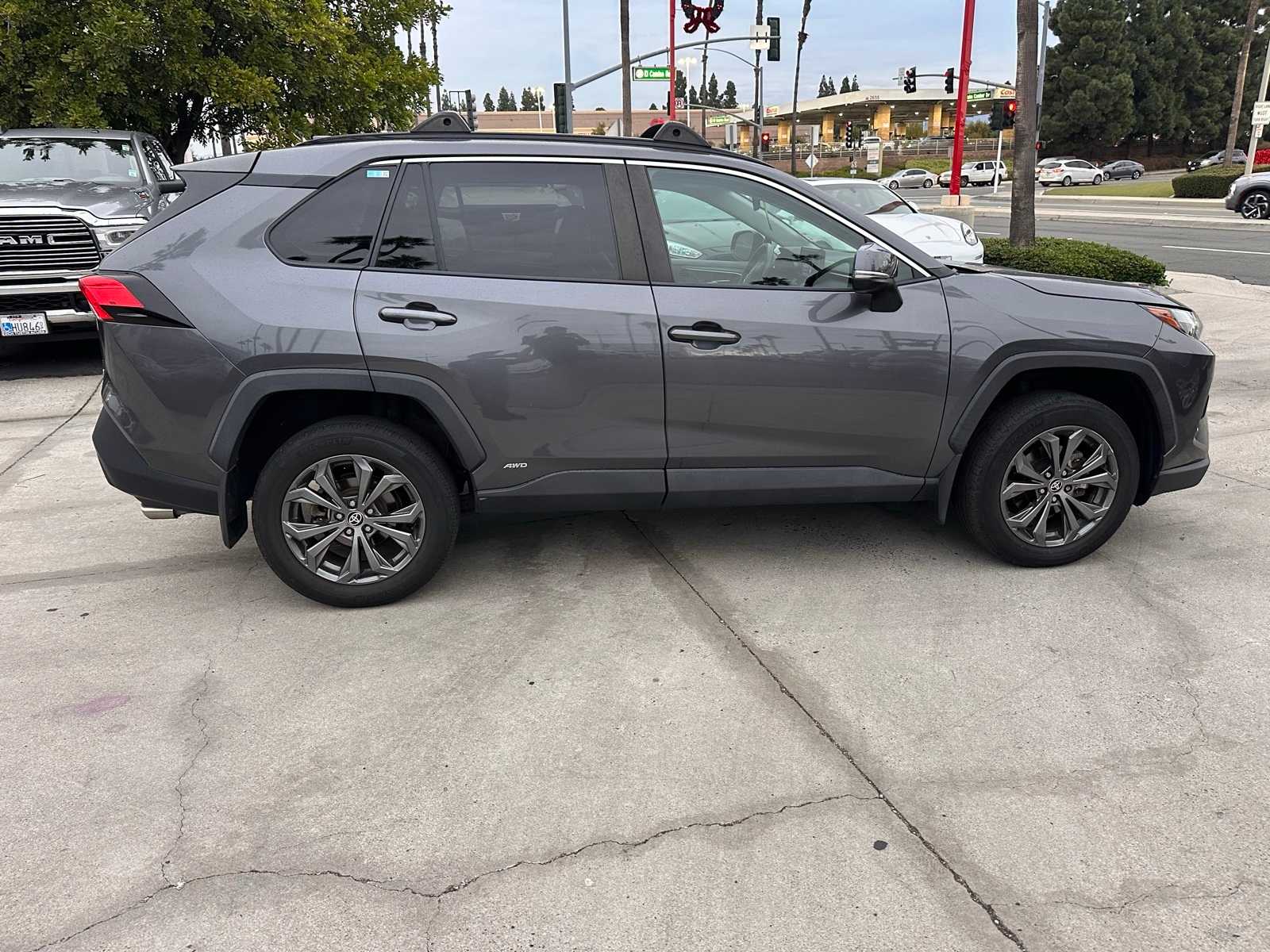 Thumbnail: 2022 Toyota RAV4 - 7