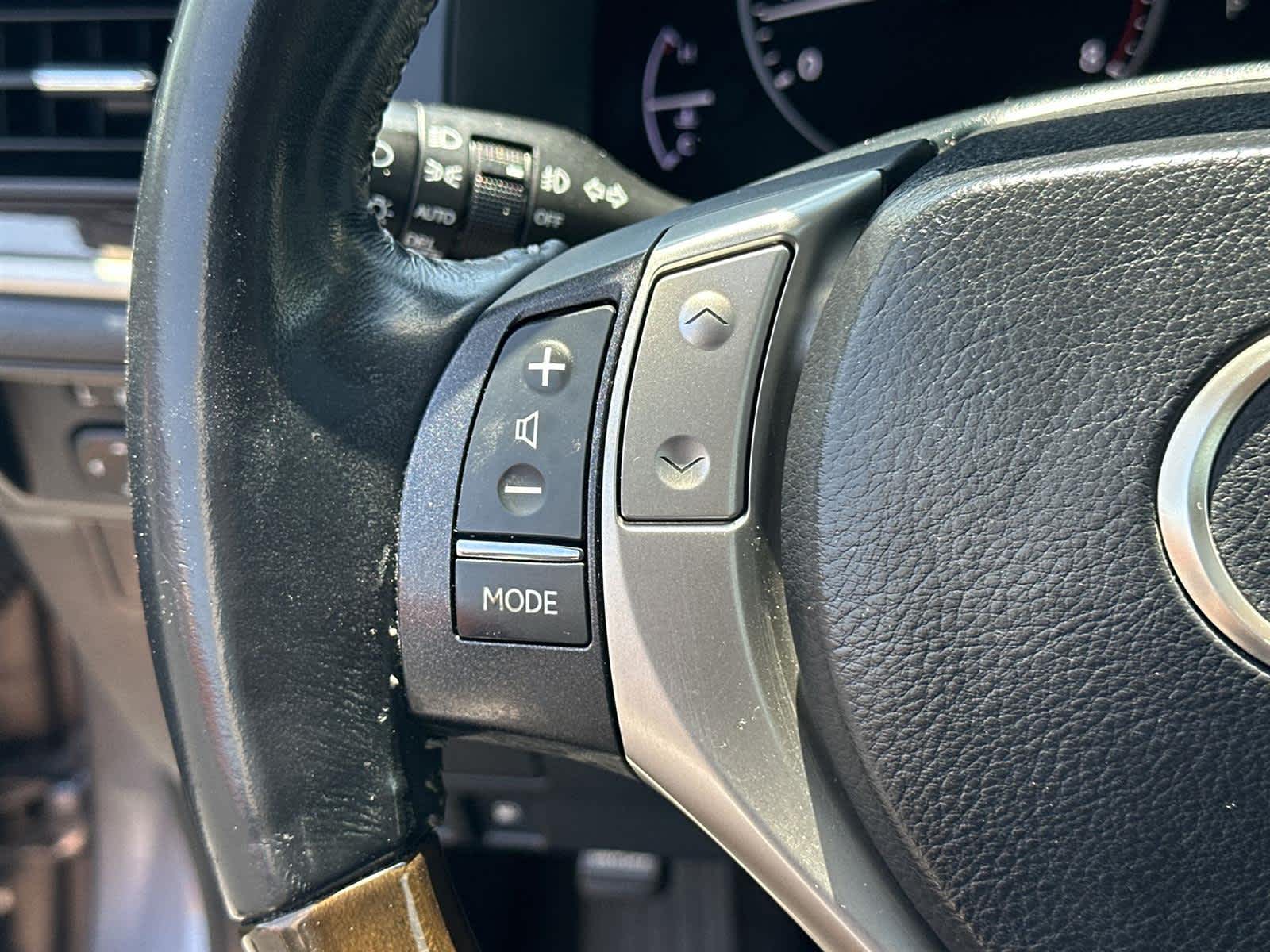Thumbnail: 2014 Lexus ES - 24
