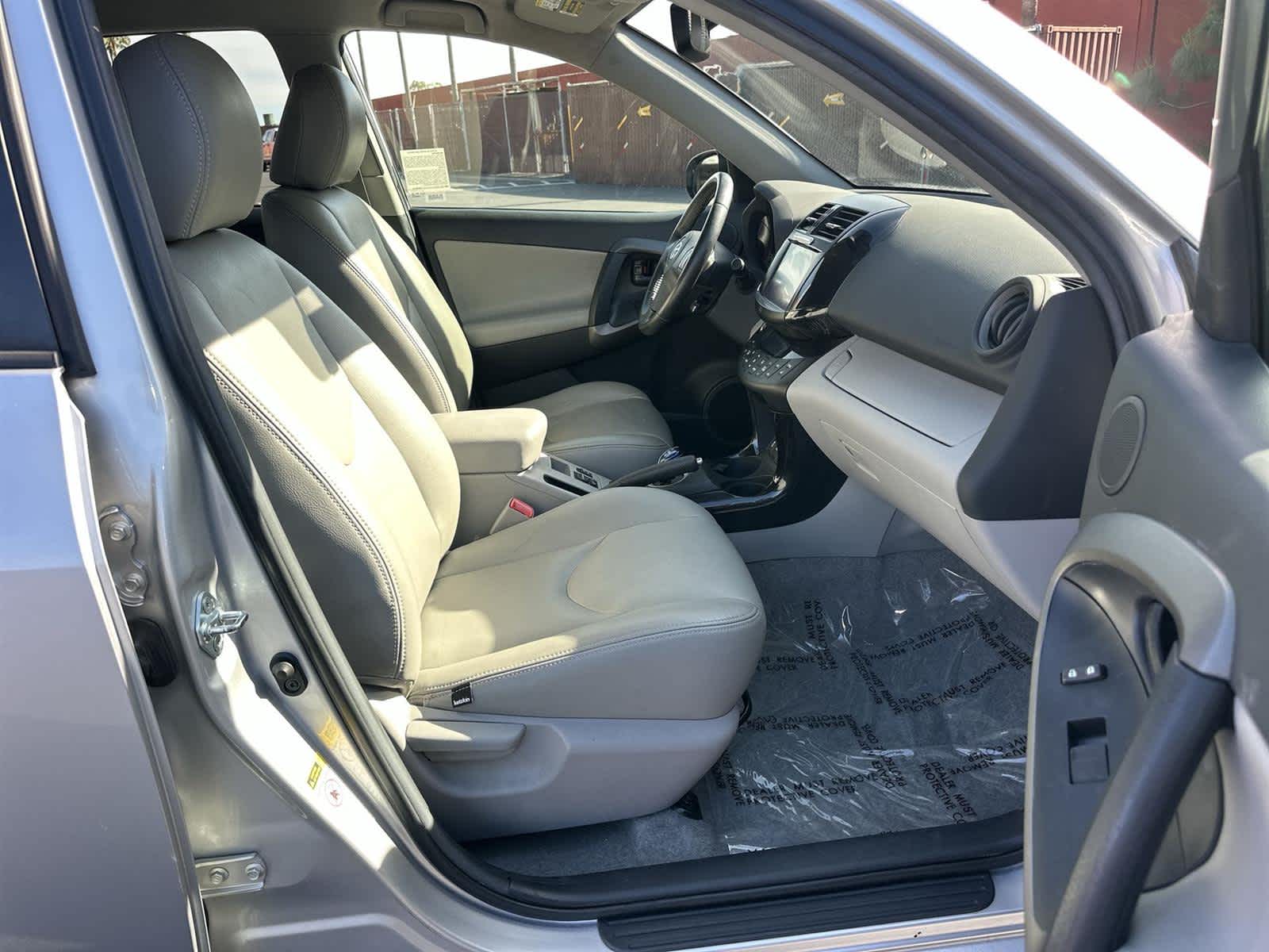 Thumbnail: 2014 Toyota RAV4 - 14