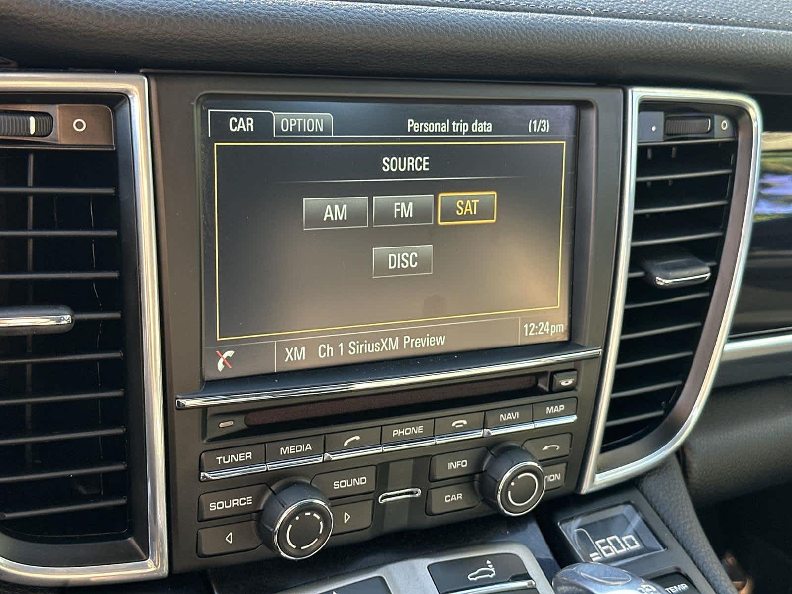 Thumbnail: 2016 Porsche Panamera - 16