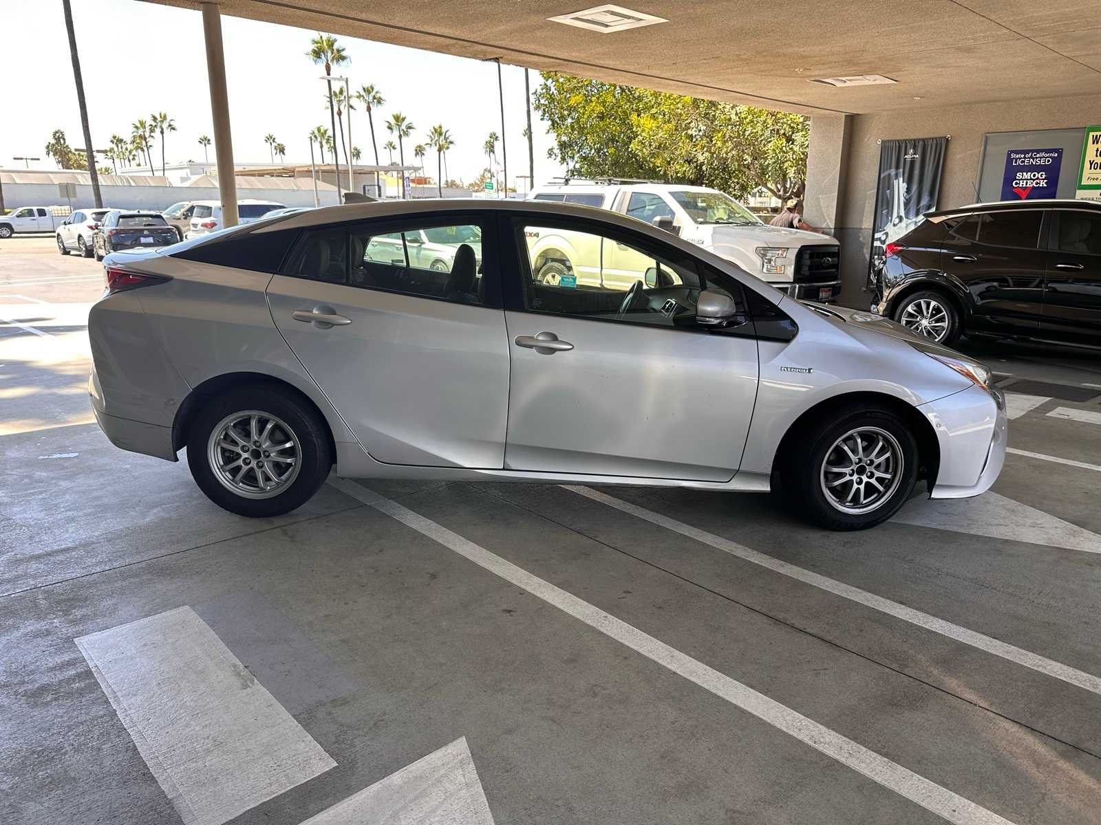 Thumbnail: 2018 Toyota Prius - 6