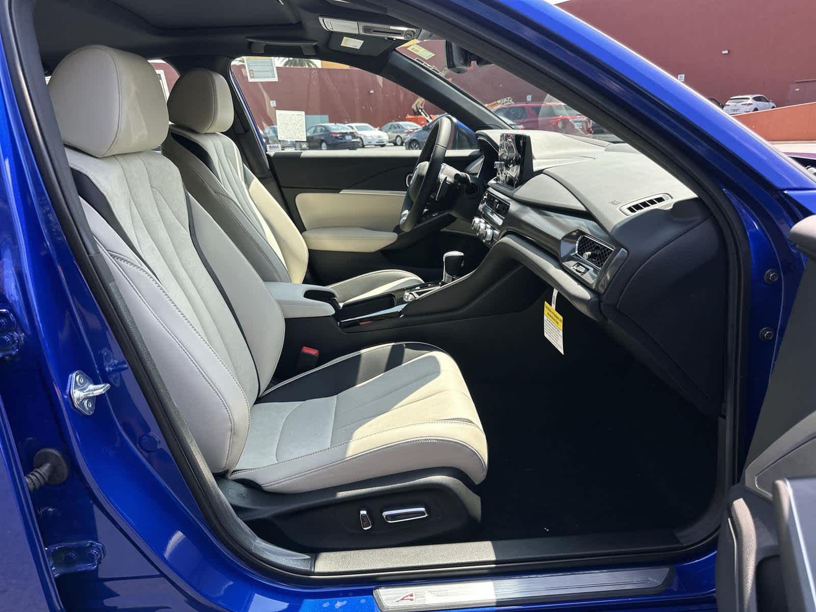 Thumbnail: 2025 Acura Integra - 15